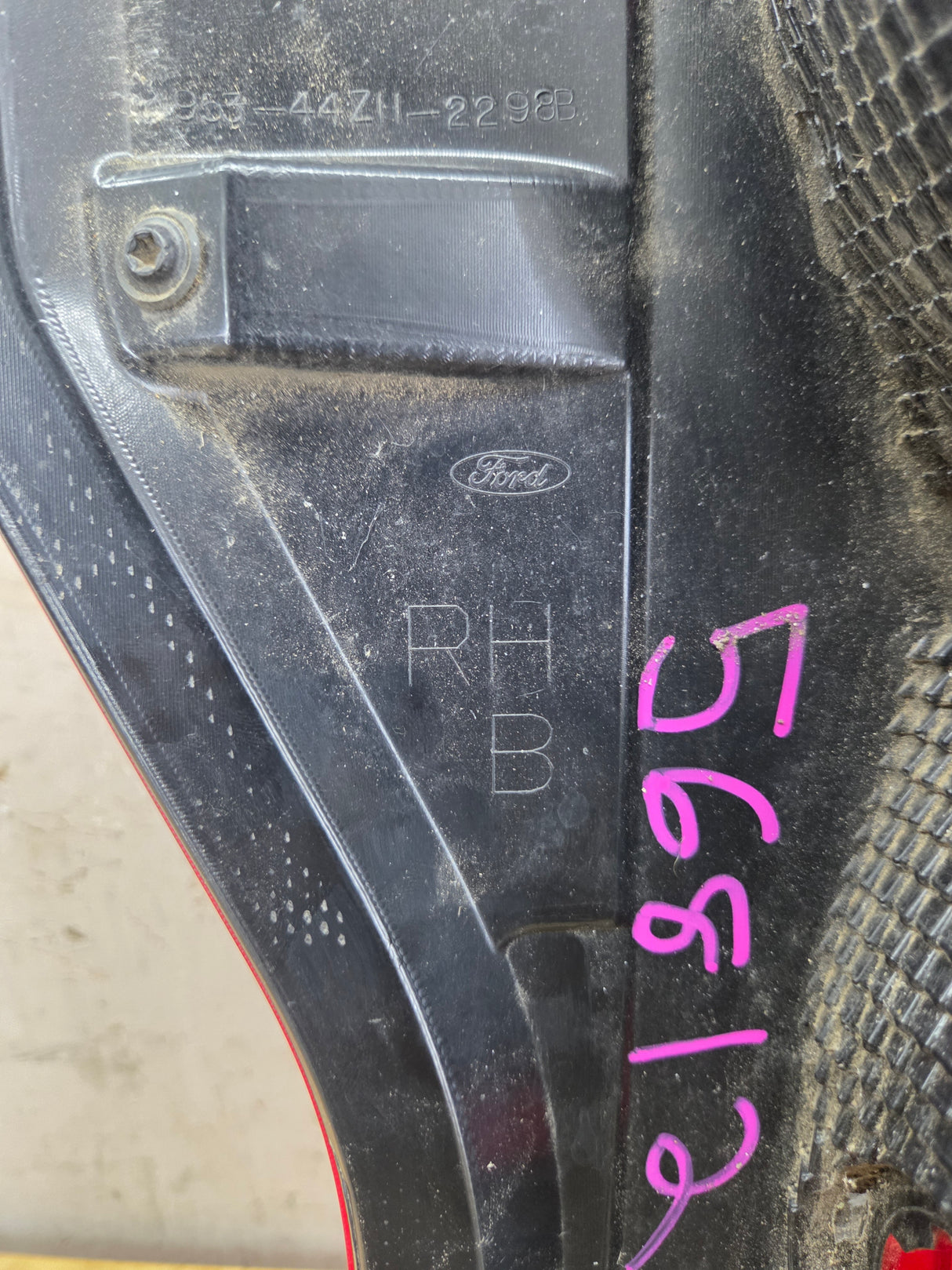 2017-2019 Ford Super Duty F250 F350 F450 F550 RH Passenger Side Tail Light Halogen HC3B-13B504-AD