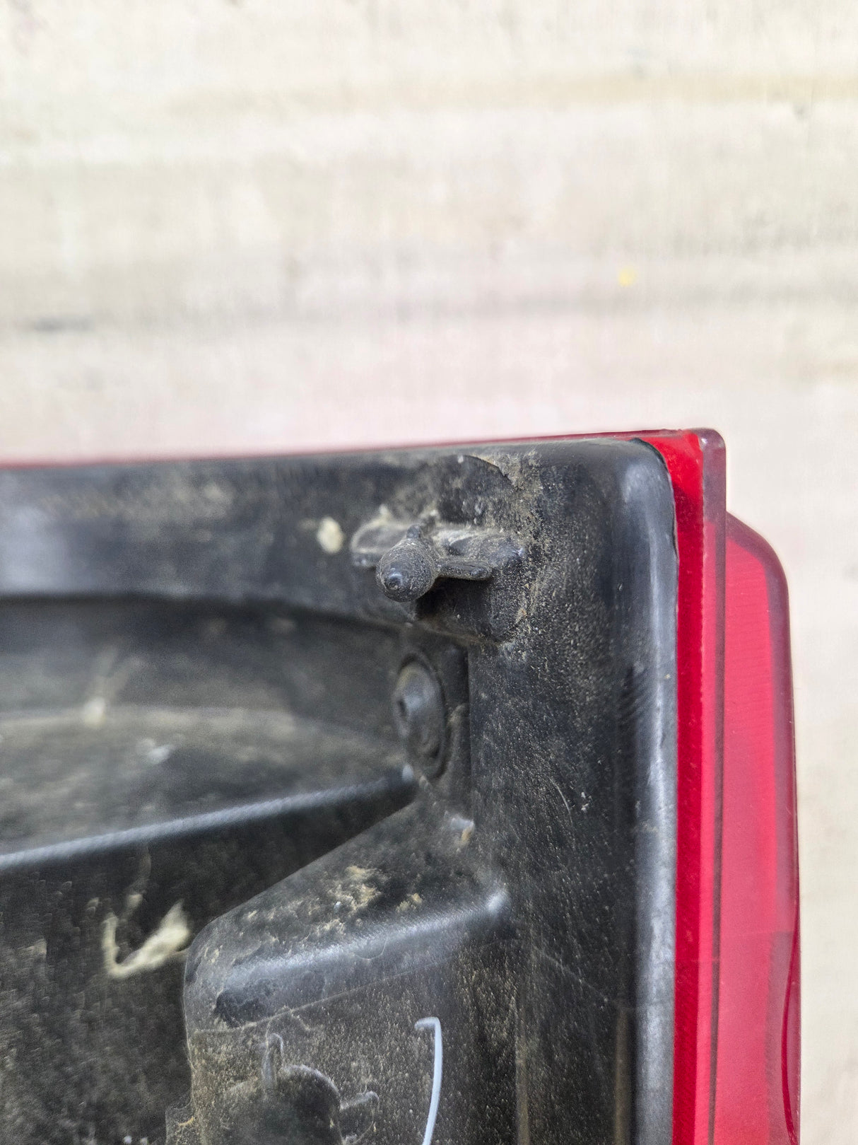 2017-2019 Ford Super Duty F250 F350 F450 F550 RH Passenger Side Tail Light Halogen HC3B-13B504-AD