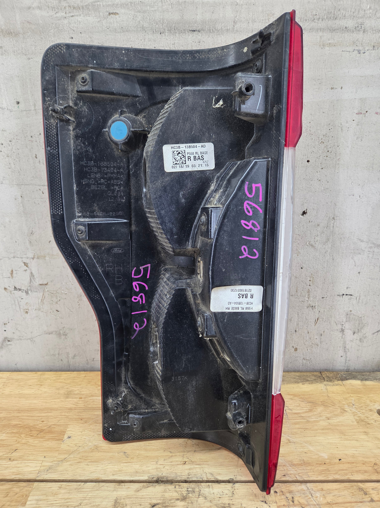 2017-2019 Ford Super Duty F250 F350 F450 F550 RH Passenger Side Tail Light Halogen HC3B-13B504-AD