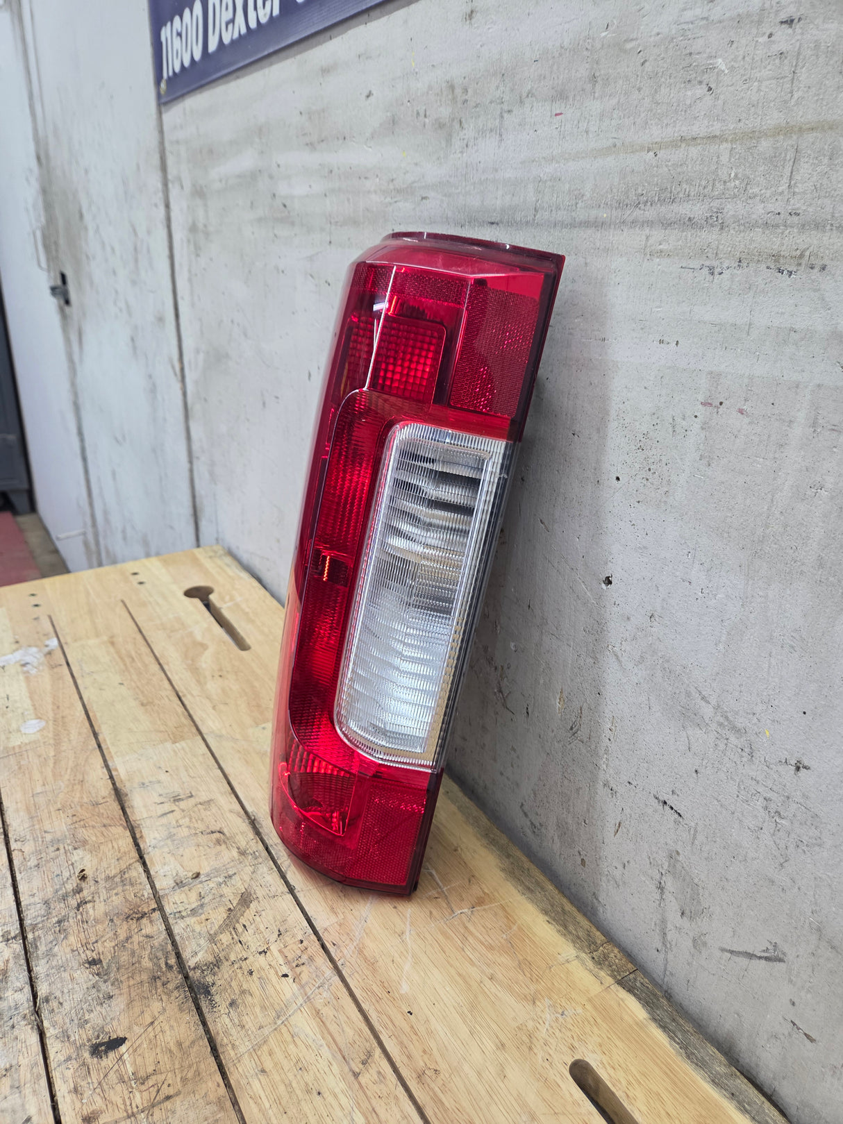 2017-2019 Ford Super Duty F250 F350 F450 F550 LH Driver Side Tail Light Halogen HC3B-13B505-AD