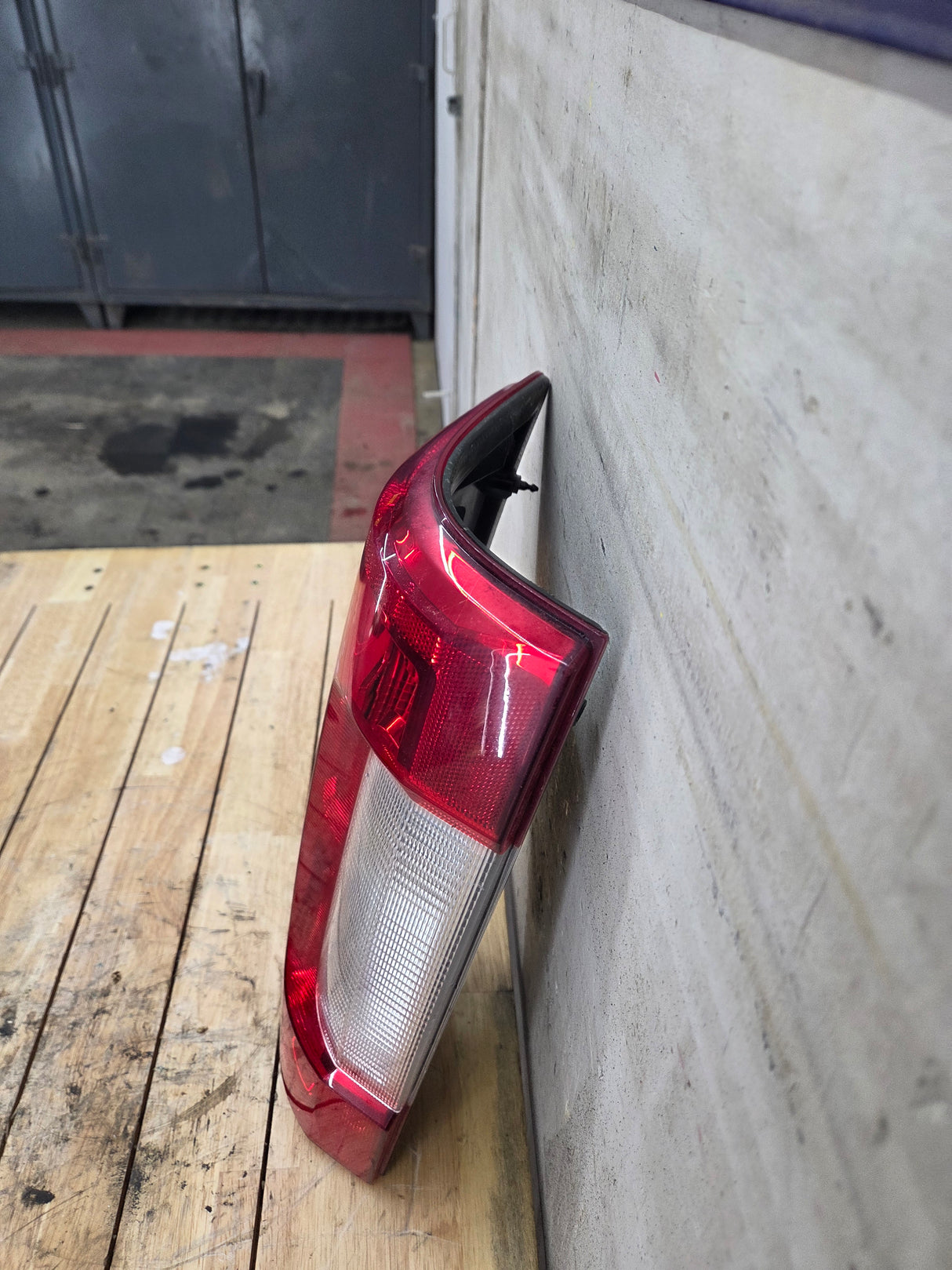 2017-2019 Ford Super Duty F250 F350 F450 F550 LH Driver Side Tail Light Halogen HC3B-13B505-AD