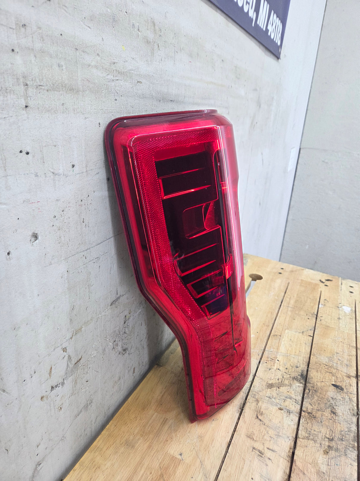 2017-2019 Ford Super Duty F250 F350 F450 F550 LH Driver Side Tail Light Halogen HC3B-13B505-AD