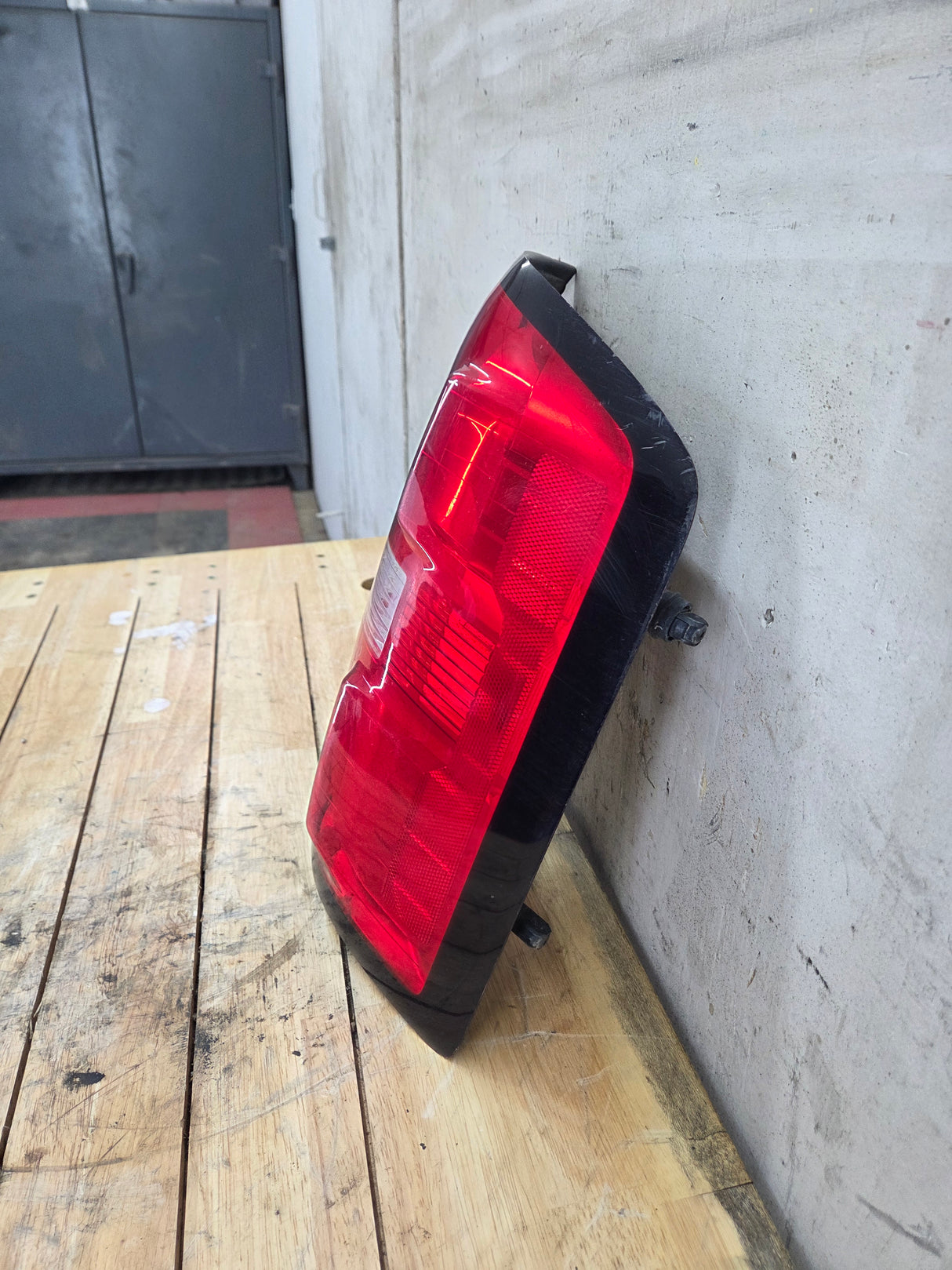 2016-2019 GMC Sierra 1500 2500 3500HD Passenger Side RH Halogen Taillight 84288725