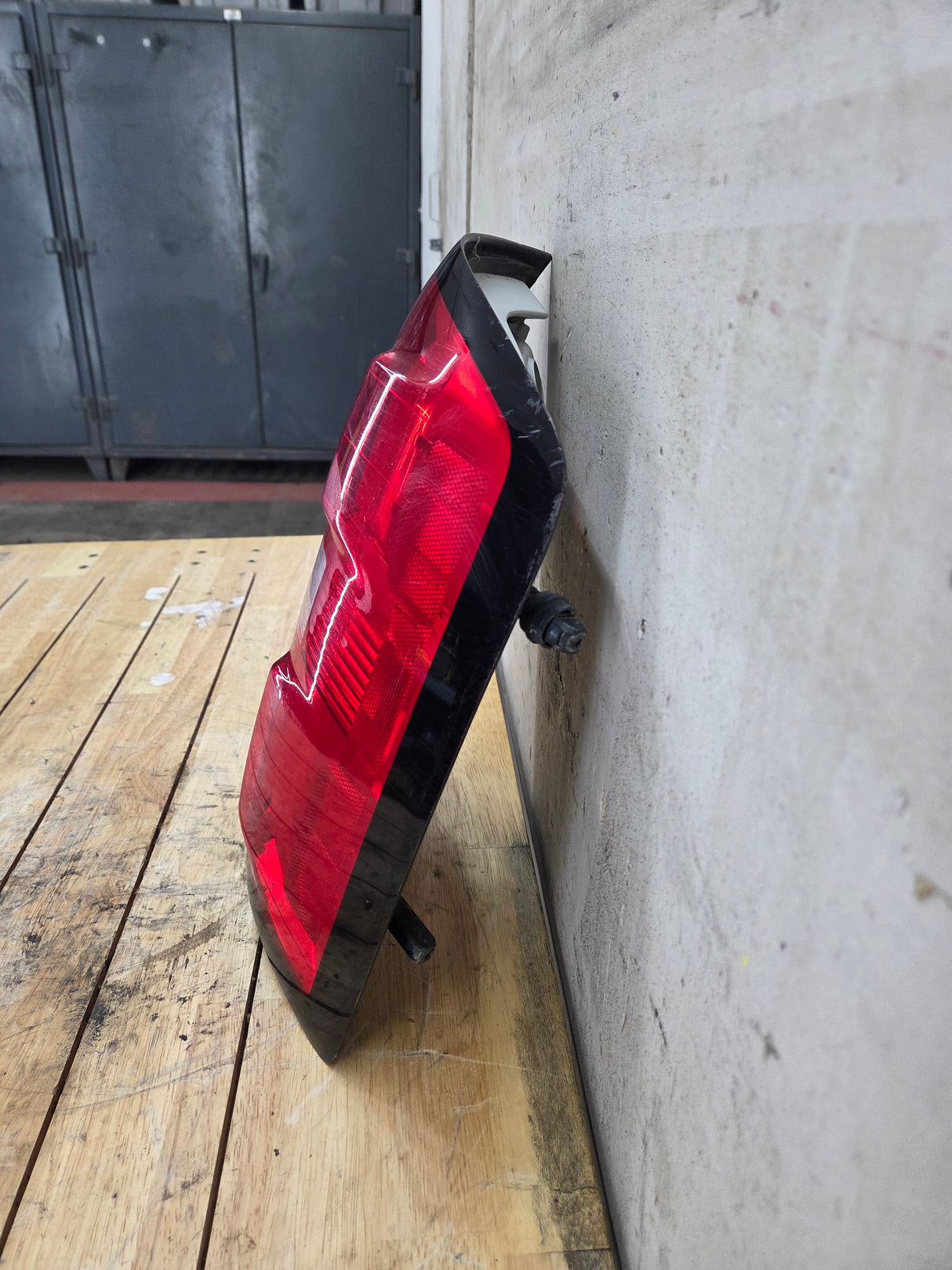 2016-2019 GMC Sierra 1500 2500 3500HD Passenger Side RH Halogen Taillight 84288725