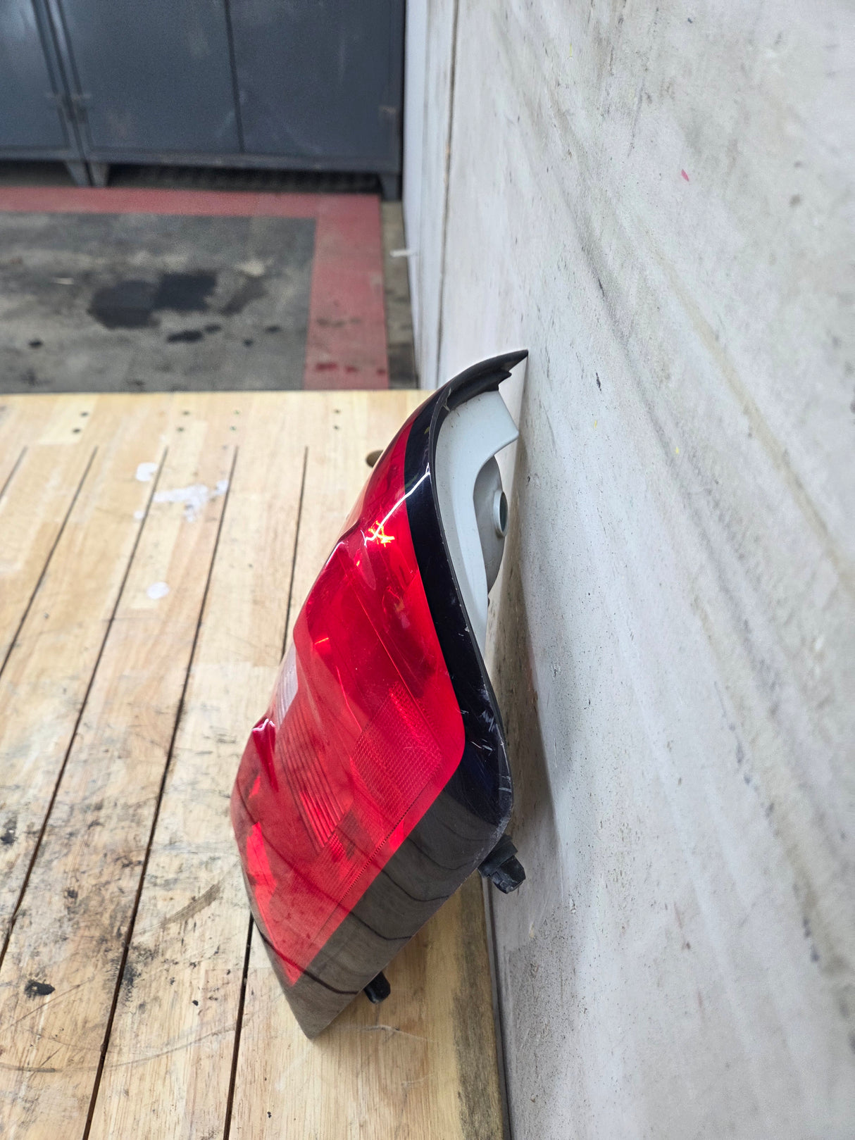 2016-2019 GMC Sierra 1500 2500 3500HD Passenger Side RH Halogen Taillight 84288725