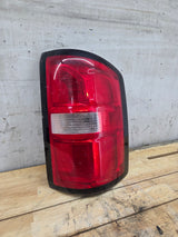 2016-2019 GMC Sierra 1500 2500 3500HD Passenger Side RH Halogen Taillight 84288725