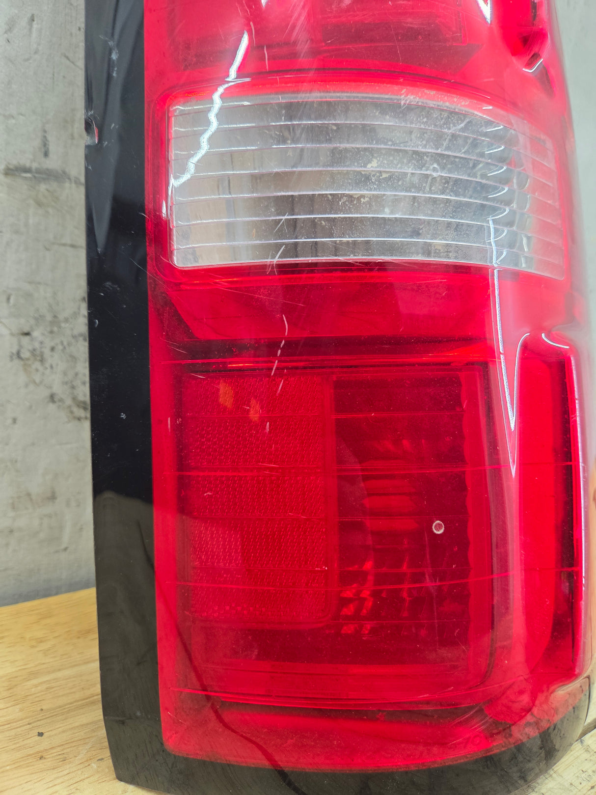 2016-2019 GMC Sierra 1500 2500 3500HD Passenger Side RH Halogen Taillight 84288725