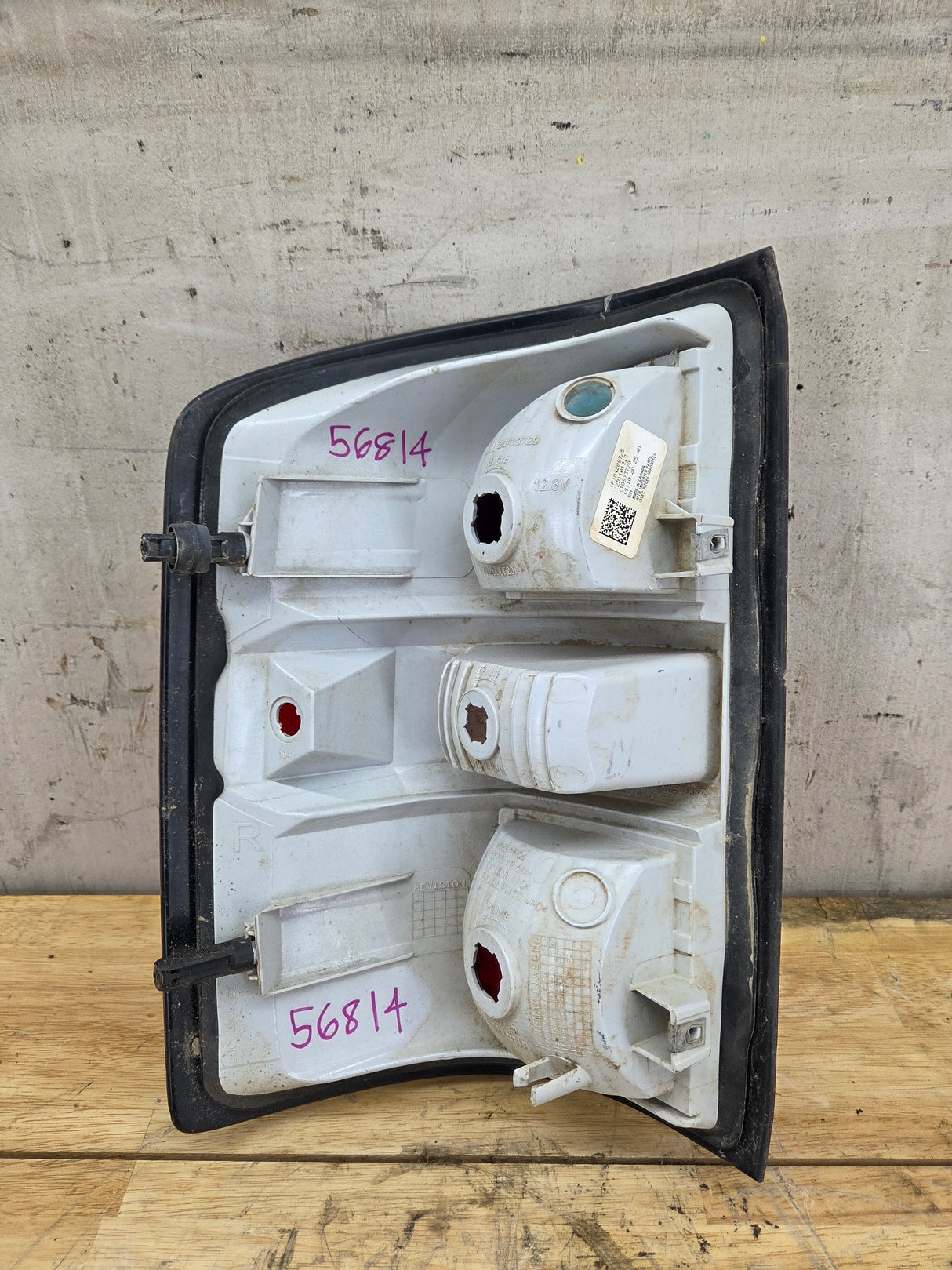 2016-2019 GMC Sierra 1500 2500 3500HD Passenger Side RH Halogen Taillight 84288725