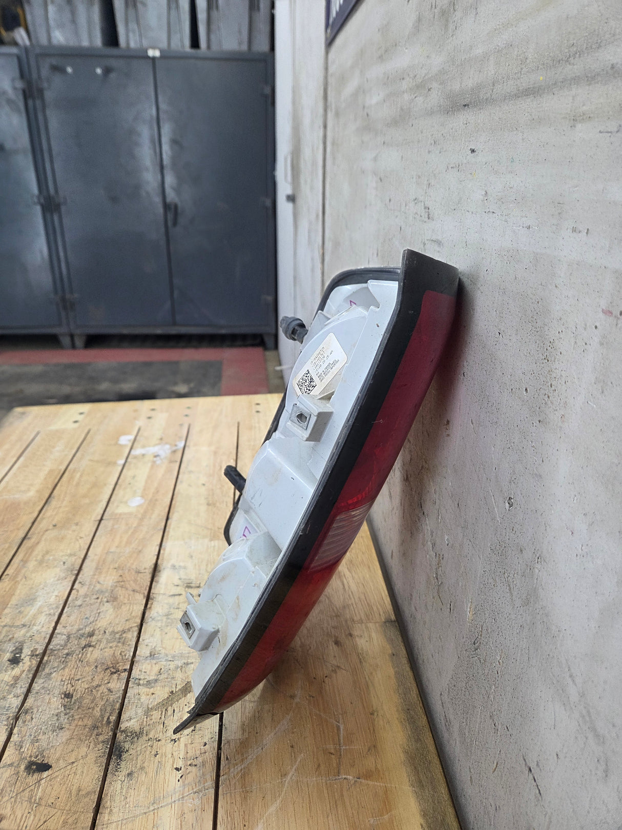 2016-2019 GMC Sierra 1500 2500 3500HD Passenger Side RH Halogen Taillight 84288725