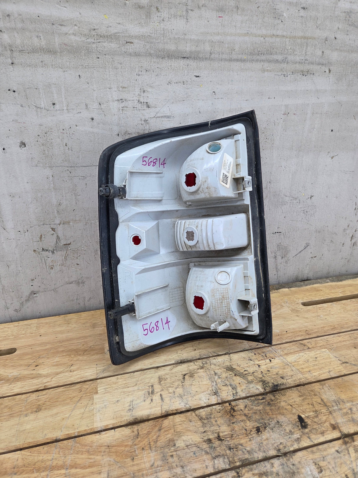 2016-2019 GMC Sierra 1500 2500 3500HD Passenger Side RH Halogen Taillight 84288725