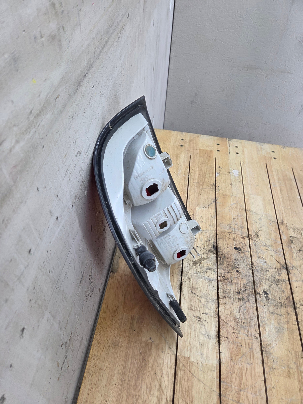 2016-2019 GMC Sierra 1500 2500 3500HD Passenger Side RH Halogen Taillight 84288725