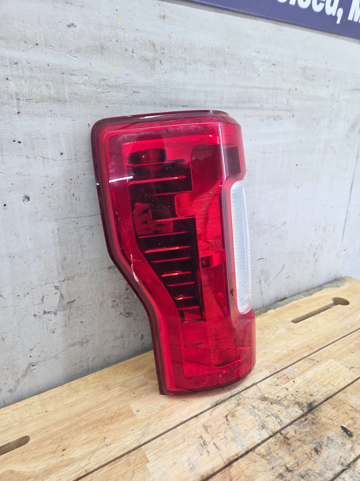 2017-2019 Ford Super Duty F250 F350 F450 F550 LH Driver Side Tail Light Halogen HC3B-13B505-AD