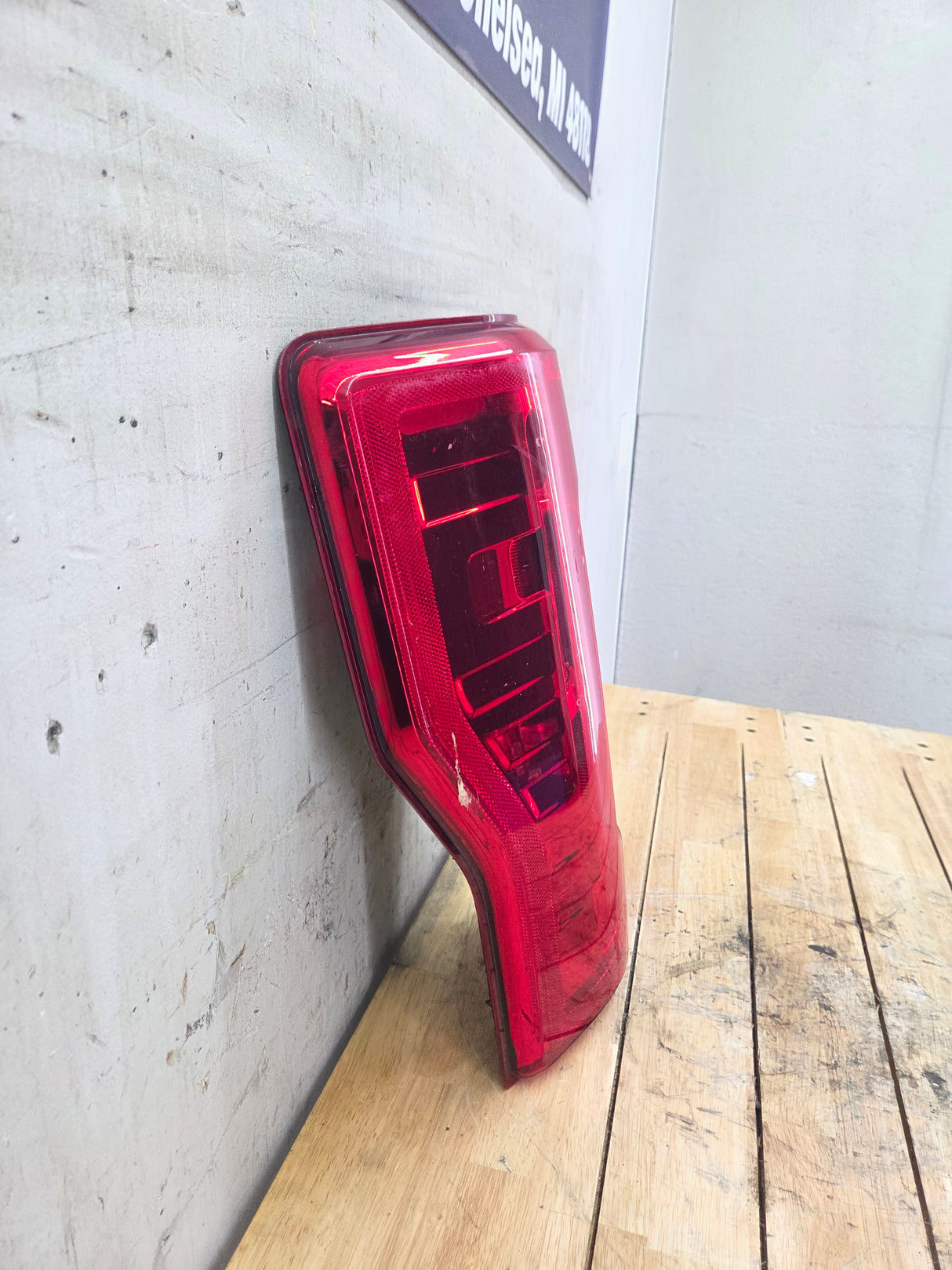 2017-2019 Ford Super Duty F250 F350 F450 F550 LH Driver Side Tail Light Halogen HC3B-13B505-AD