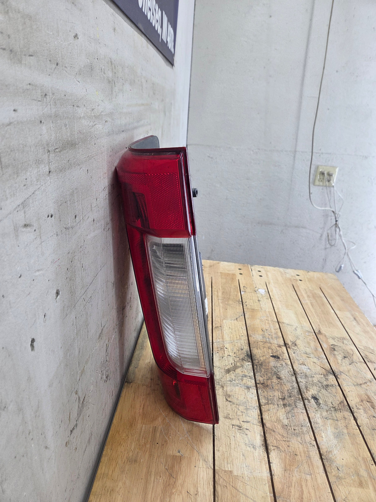 2017-2019 Ford Super Duty F250 F350 F450 F550 LH Driver Side Tail Light Halogen HC3B-13B505-AD