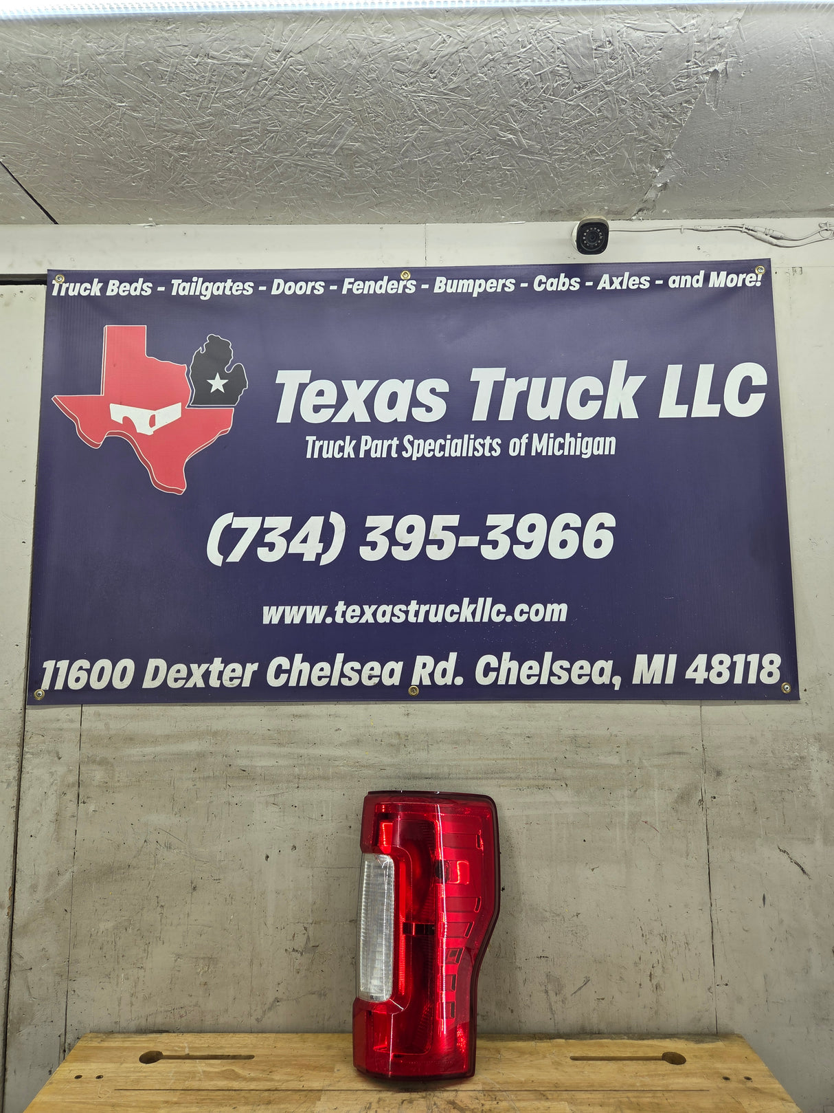 2017-2019 Ford Super Duty F250 F350 F450 F550 RH Passenger Side Tail Light Halogen HC3B-13B504-AD