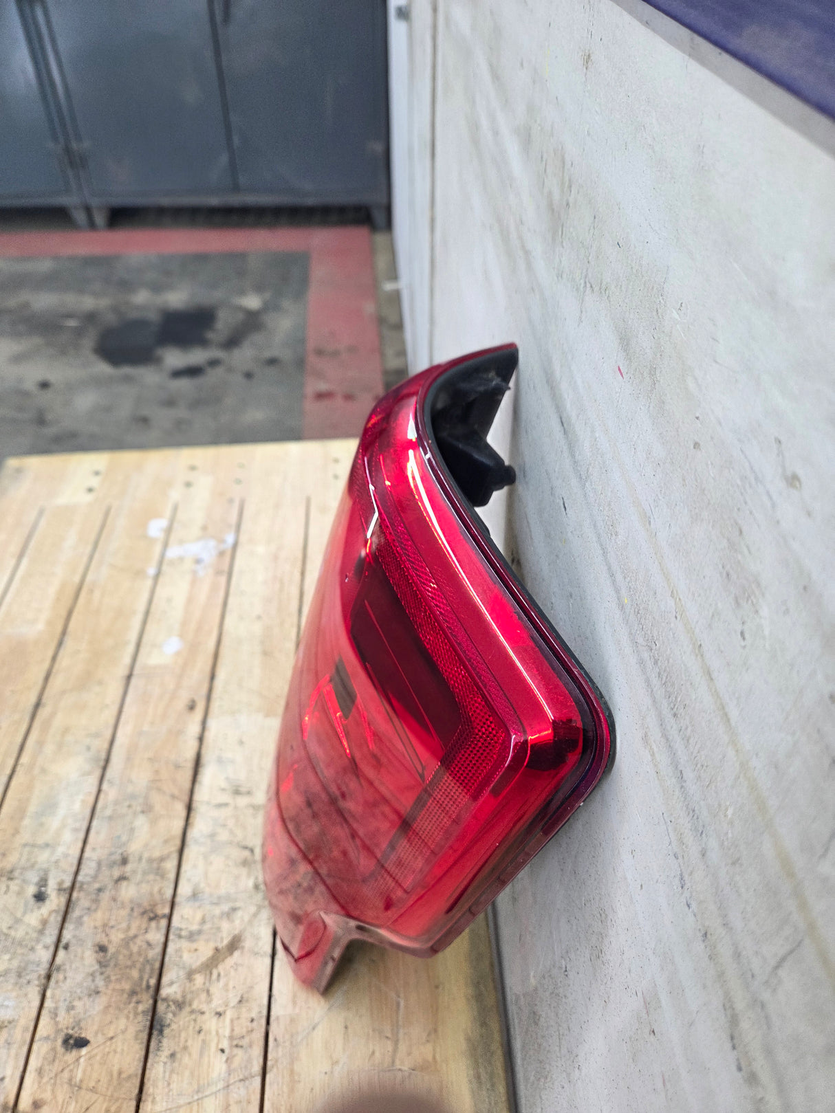 2017-2019 Ford Super Duty F250 F350 F450 F550 RH Passenger Side Tail Light Halogen HC3B-13B504-AD