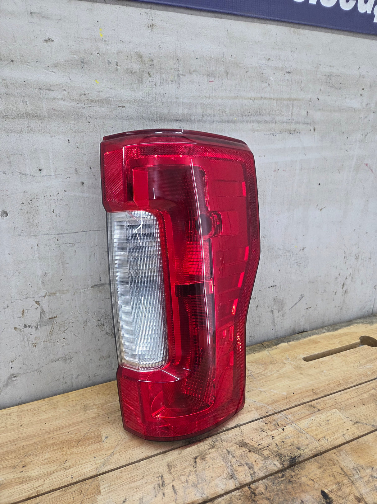 2017-2019 Ford Super Duty F250 F350 F450 F550 RH Passenger Side Tail Light Halogen HC3B-13B504-AD