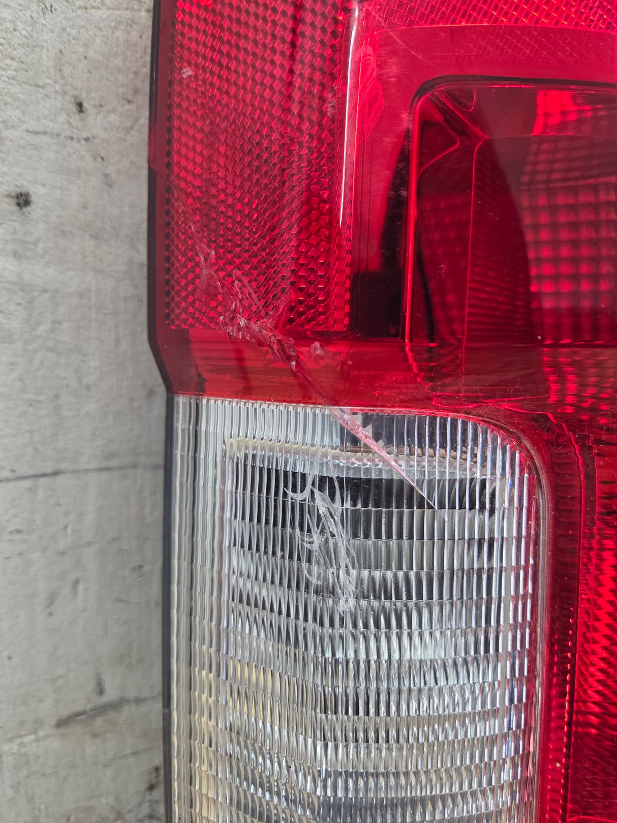 2017-2019 Ford Super Duty F250 F350 F450 F550 RH Passenger Side Tail Light Halogen HC3B-13B504-AD