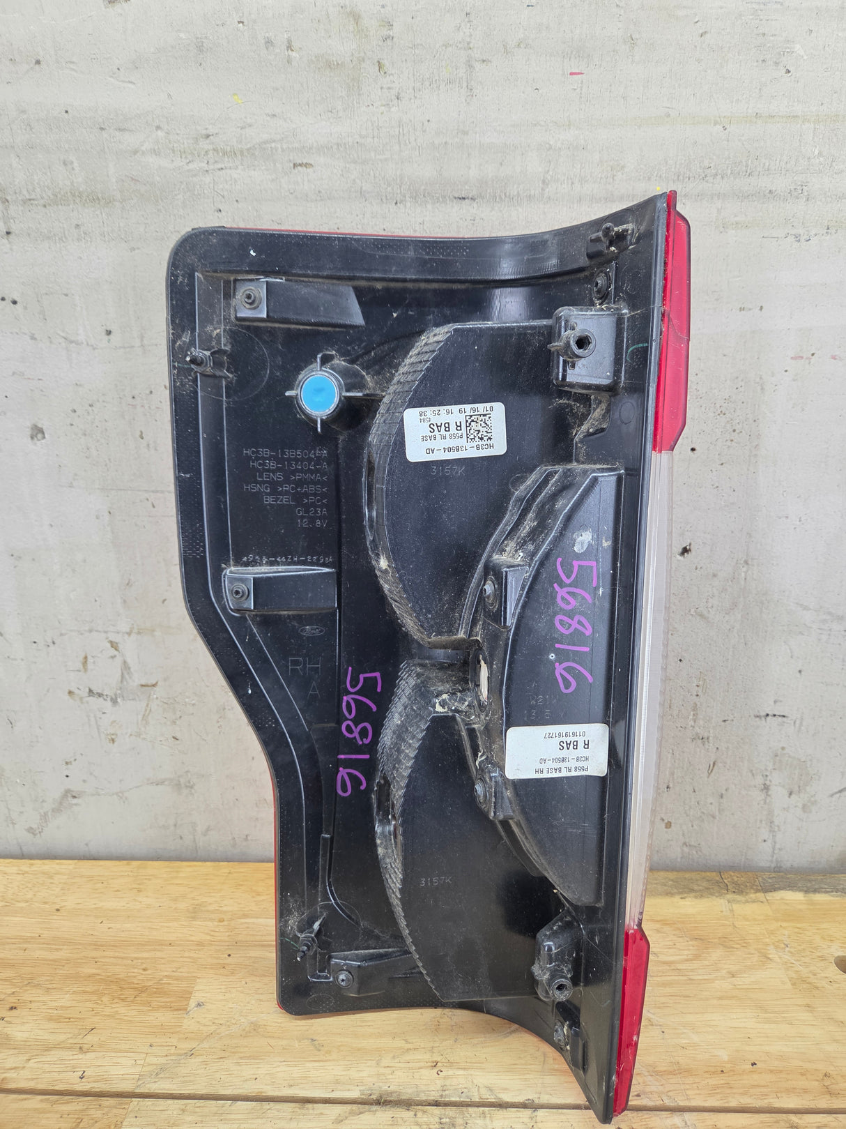 2017-2019 Ford Super Duty F250 F350 F450 F550 RH Passenger Side Tail Light Halogen HC3B-13B504-AD