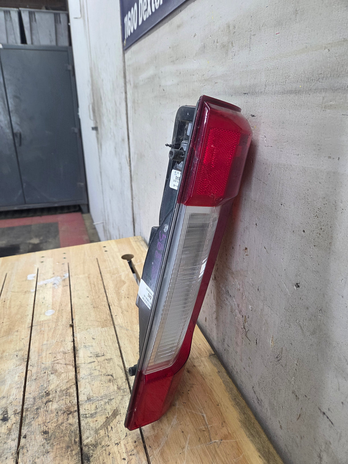 2017-2019 Ford Super Duty F250 F350 F450 F550 RH Passenger Side Tail Light Halogen HC3B-13B504-AD