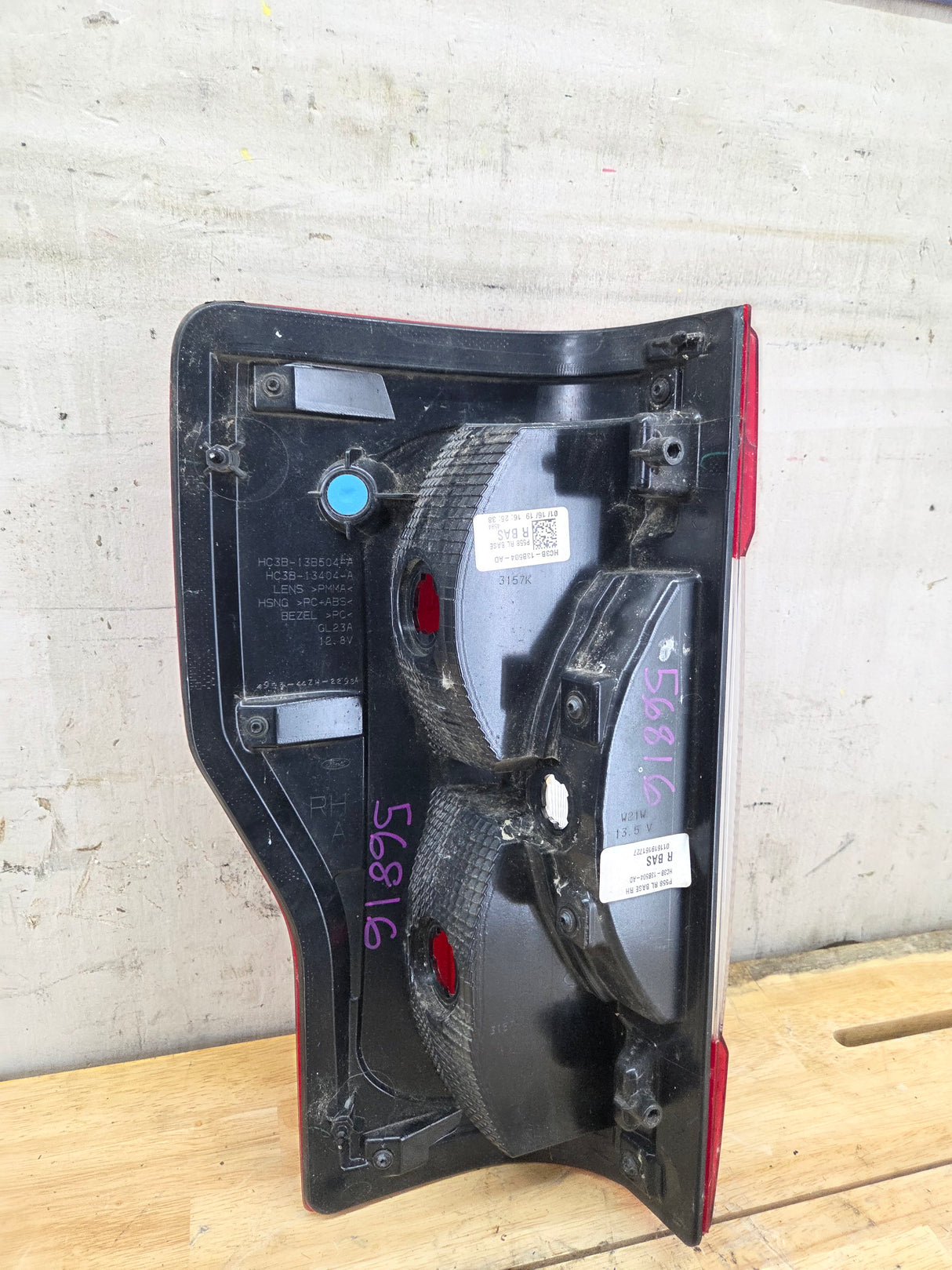 2017-2019 Ford Super Duty F250 F350 F450 F550 RH Passenger Side Tail Light Halogen HC3B-13B504-AD