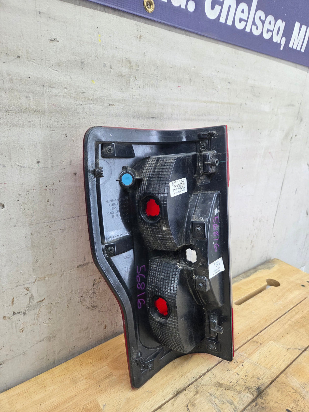 2017-2019 Ford Super Duty F250 F350 F450 F550 RH Passenger Side Tail Light Halogen HC3B-13B504-AD