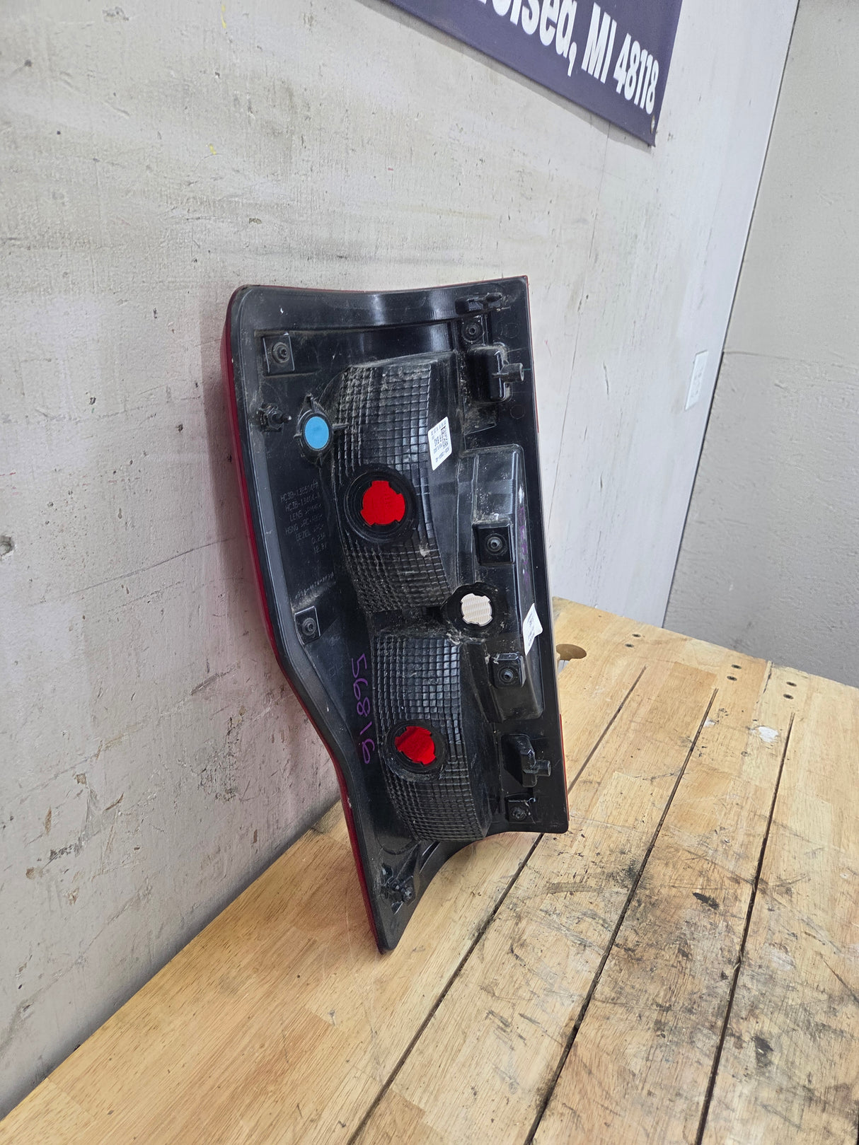 2017-2019 Ford Super Duty F250 F350 F450 F550 RH Passenger Side Tail Light Halogen HC3B-13B504-AD