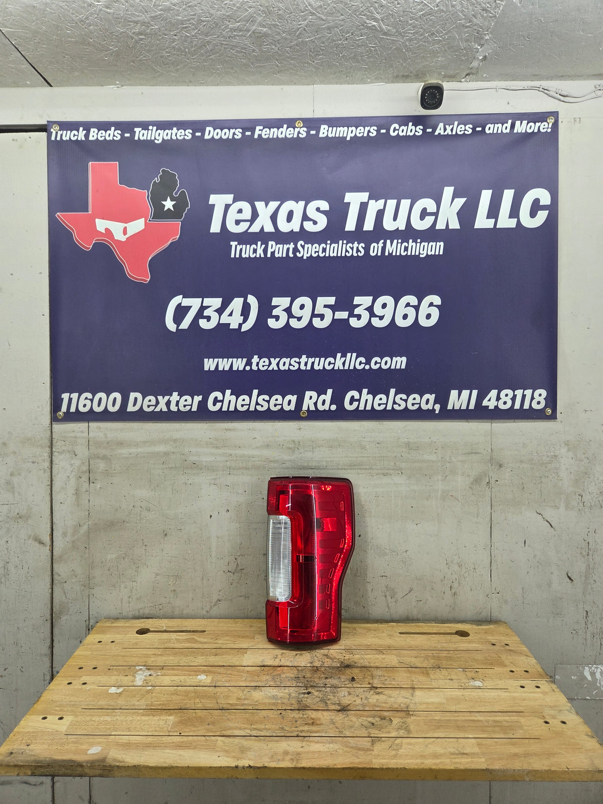 2017-2019 Ford Super Duty F250 F350 F450 F550 RH Passenger Side Tail Light Halogen HC3B-13B504-AD