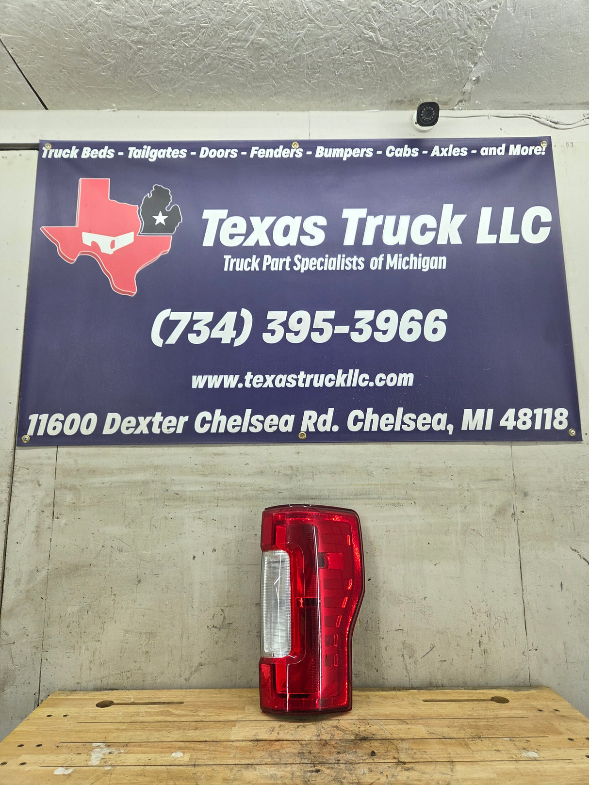 2017-2019 Ford Super Duty F250 F350 F450 F550 RH Passenger Side Tail Light Halogen HC3B-13B504-AD