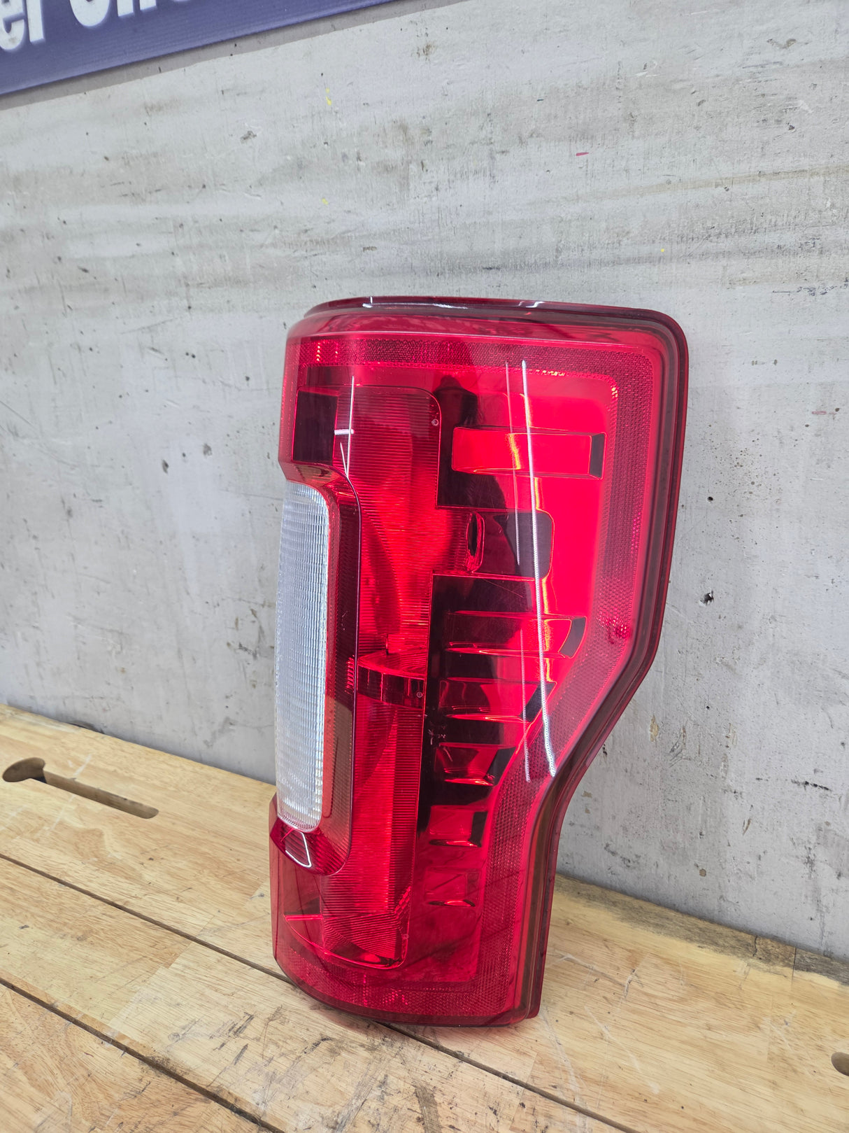2017-2019 Ford Super Duty F250 F350 F450 F550 RH Passenger Side Tail Light Halogen HC3B-13B504-AD