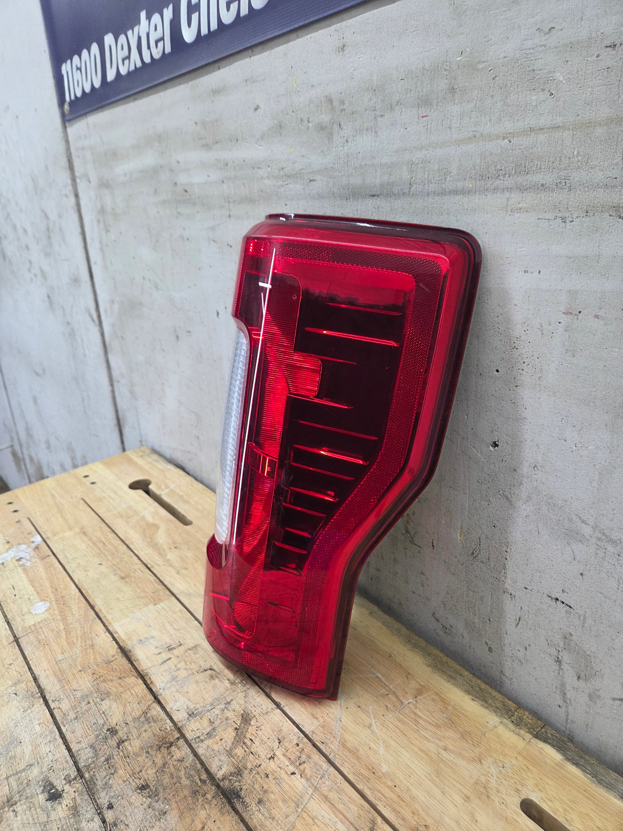 2017-2019 Ford Super Duty F250 F350 F450 F550 RH Passenger Side Tail Light Halogen HC3B-13B504-AD