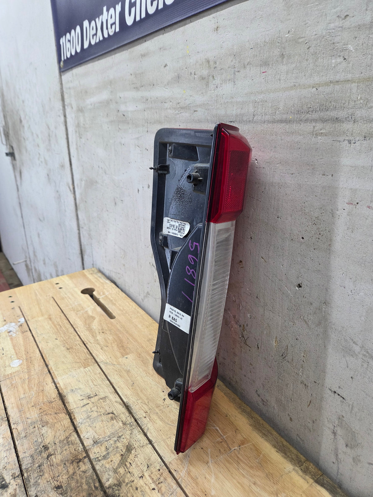 2017-2019 Ford Super Duty F250 F350 F450 F550 RH Passenger Side Tail Light Halogen HC3B-13B504-AD