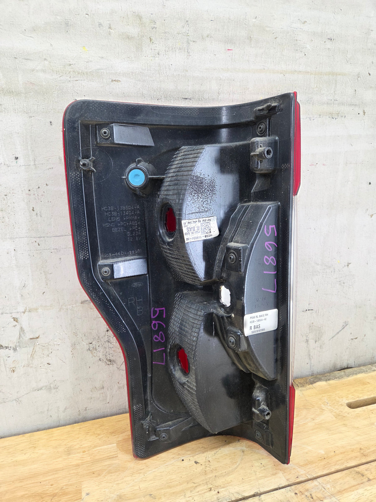 2017-2019 Ford Super Duty F250 F350 F450 F550 RH Passenger Side Tail Light Halogen HC3B-13B504-AD