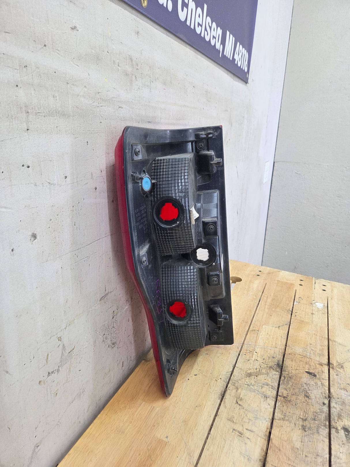 2017-2019 Ford Super Duty F250 F350 F450 F550 RH Passenger Side Tail Light Halogen HC3B-13B504-AD