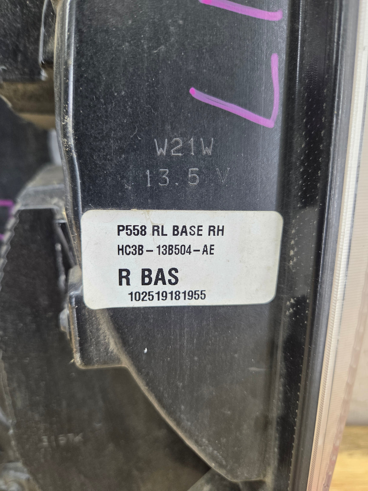 2017-2019 Ford Super Duty F250 F350 F450 F550 RH Passenger Side Tail Light Halogen HC3B-13B504-AD