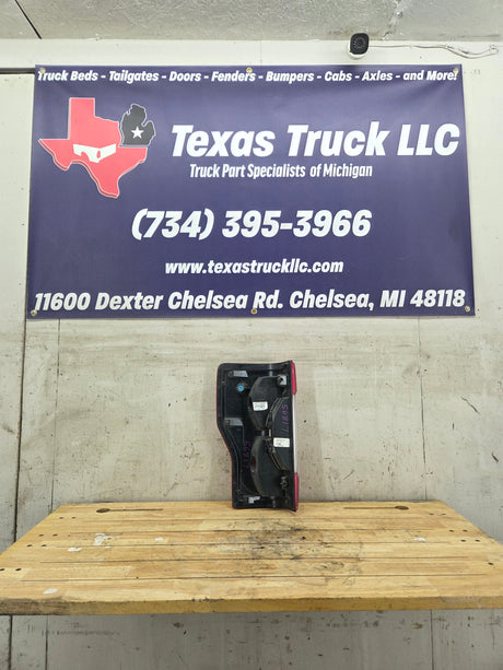 2017-2019 Ford Super Duty F250 F350 F450 F550 RH Passenger Side Tail Light Halogen HC3B-13B504-AD