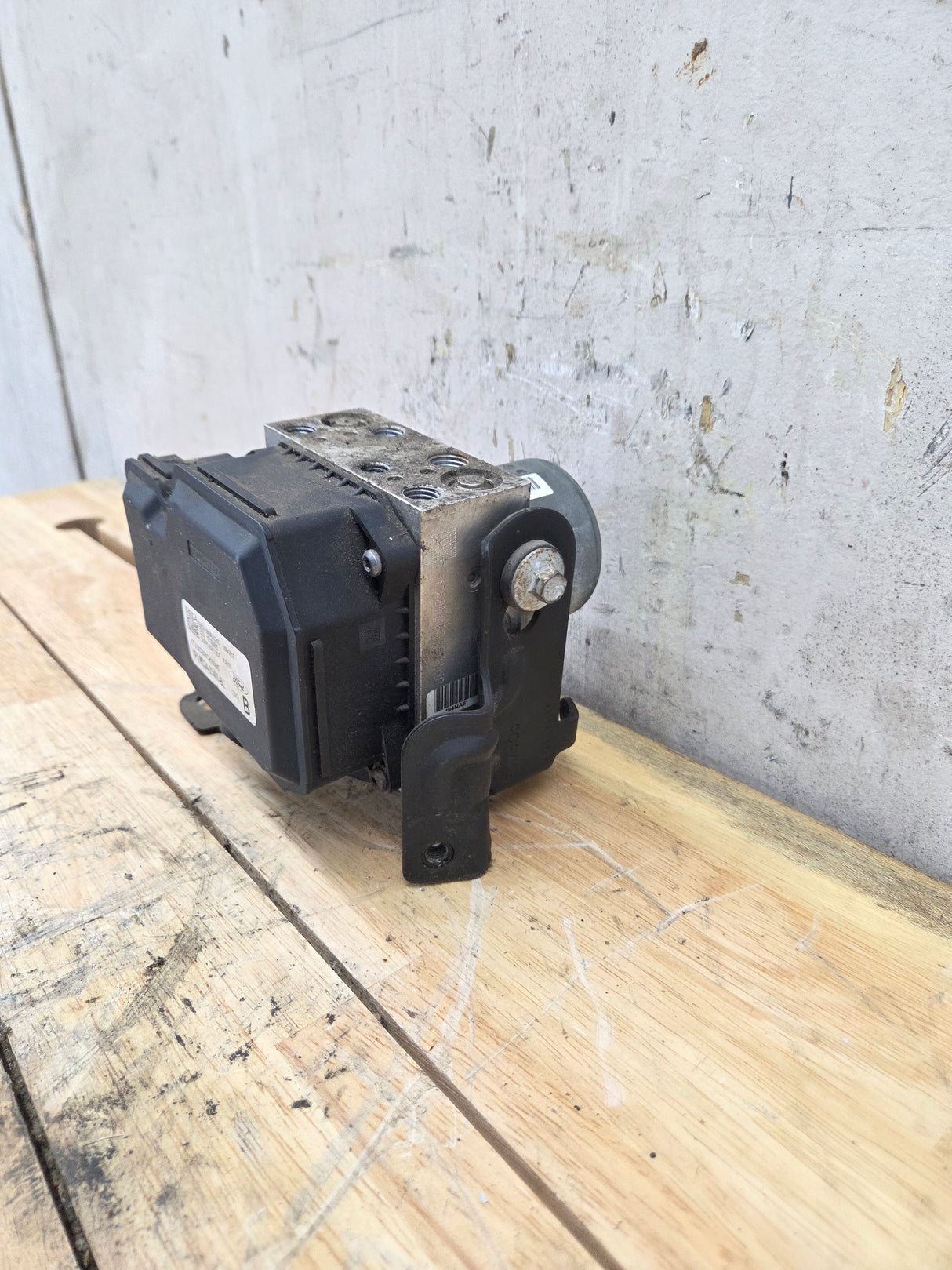 2011-2012 Ford Super Duty F250 F350 ABS Pump Module Control Assembly - BC34-2C405-BL