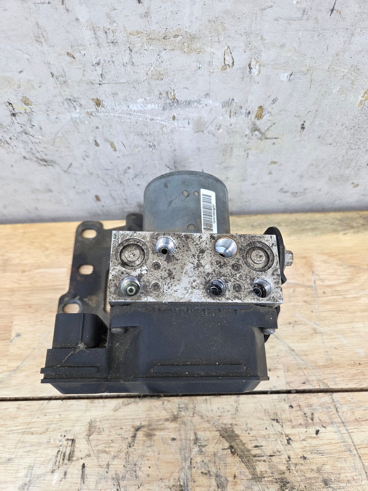 2011-2012 Ford Super Duty F250 F350 ABS Pump Module Control Assembly - BC34-2C405-BL