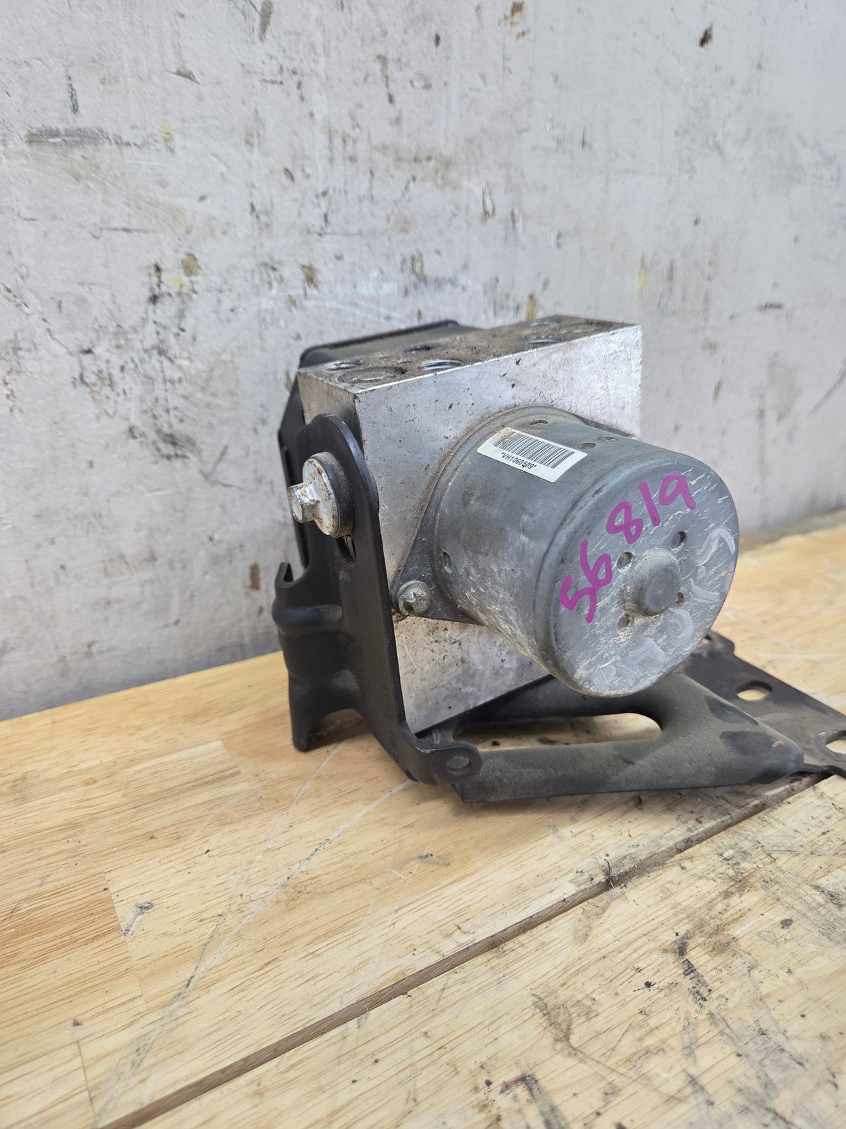 2011-2012 Ford Super Duty F250 F350 ABS Pump Module Control Assembly - BC34-2C405-BL