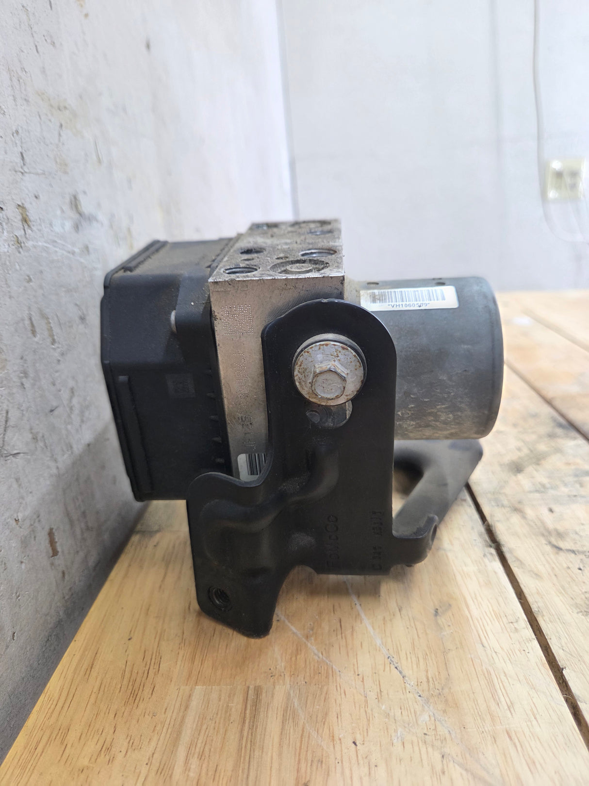 2011-2012 Ford Super Duty F250 F350 ABS Pump Module Control Assembly - BC34-2C405-BL