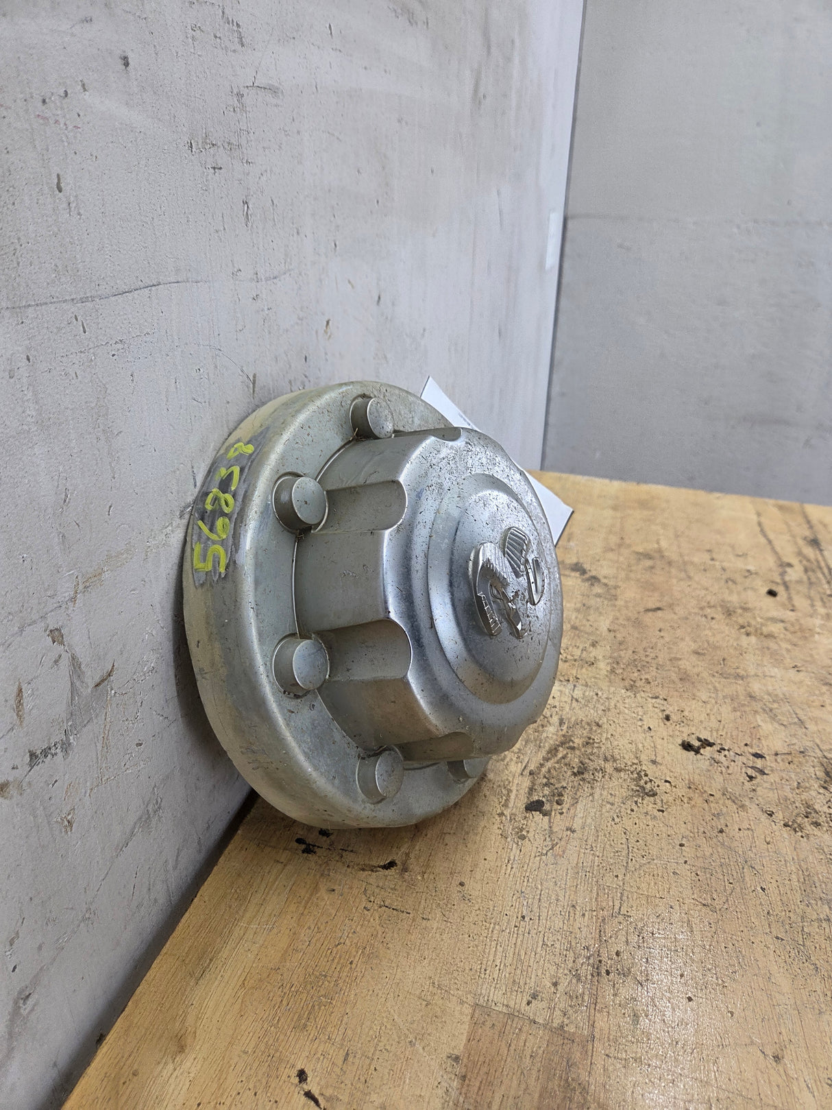 1994-2001 OEM Dodge Ram 2nd Gen 3500 Rear DUALLY Center Wheel Cap Hub 52038271AB