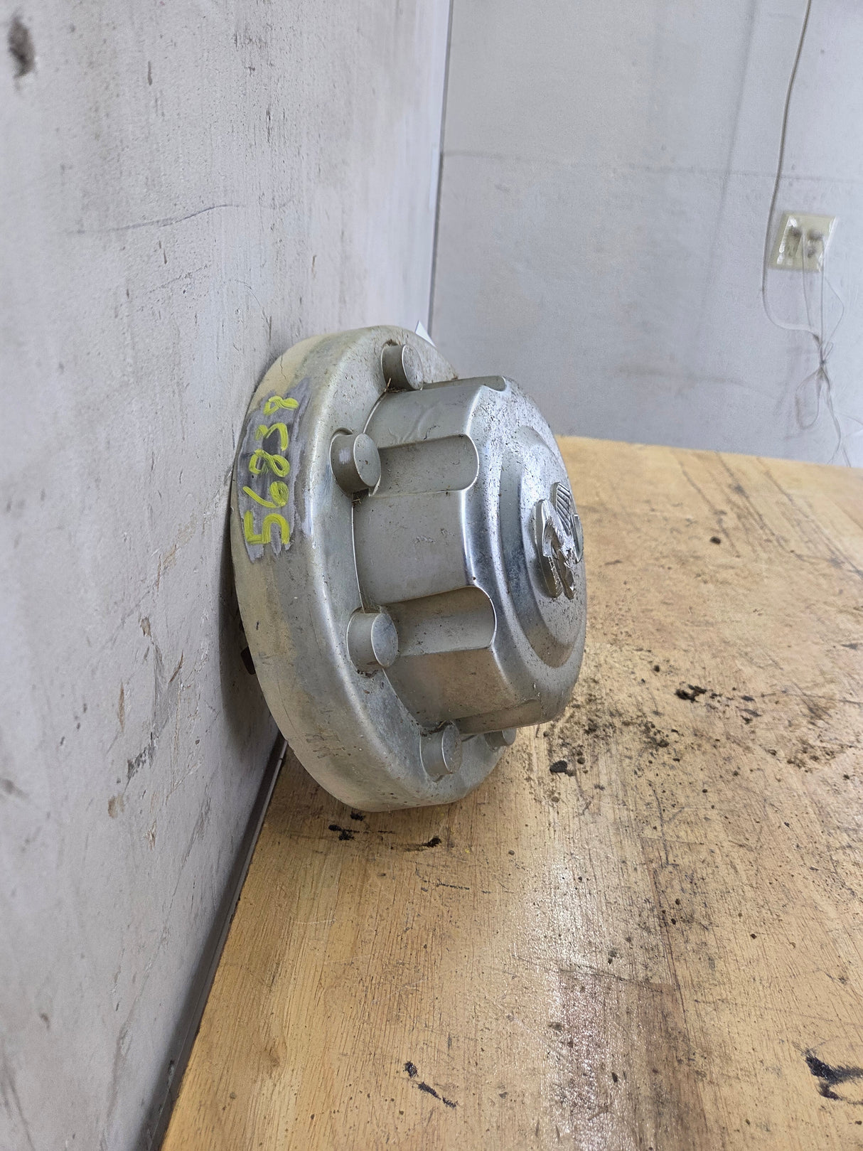 1994-2001 OEM Dodge Ram 2nd Gen 3500 Rear DUALLY Center Wheel Cap Hub 52038271AB