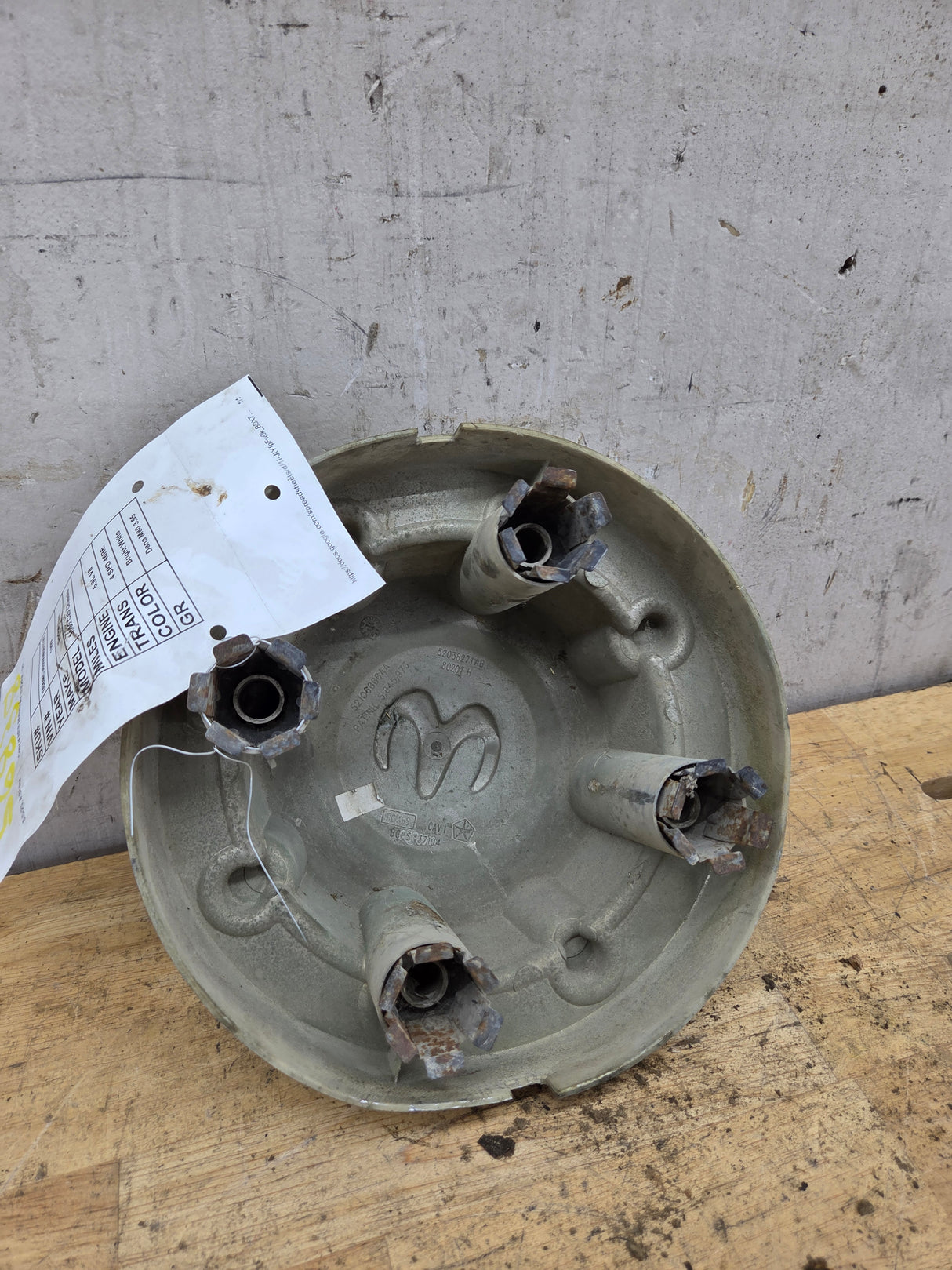 1994-2001 OEM Dodge Ram 2nd Gen 3500 Rear DUALLY Center Wheel Cap Hub 52038271AB