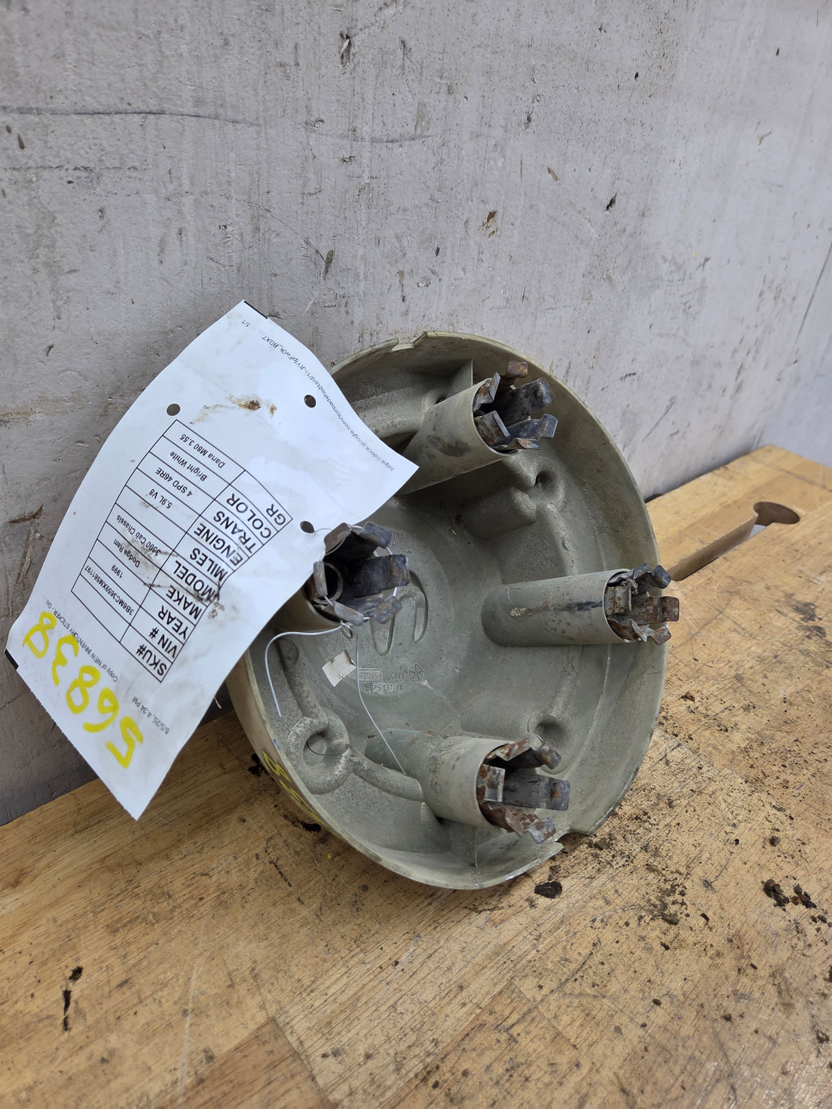 1994-2001 OEM Dodge Ram 2nd Gen 3500 Rear DUALLY Center Wheel Cap Hub 52038271AB