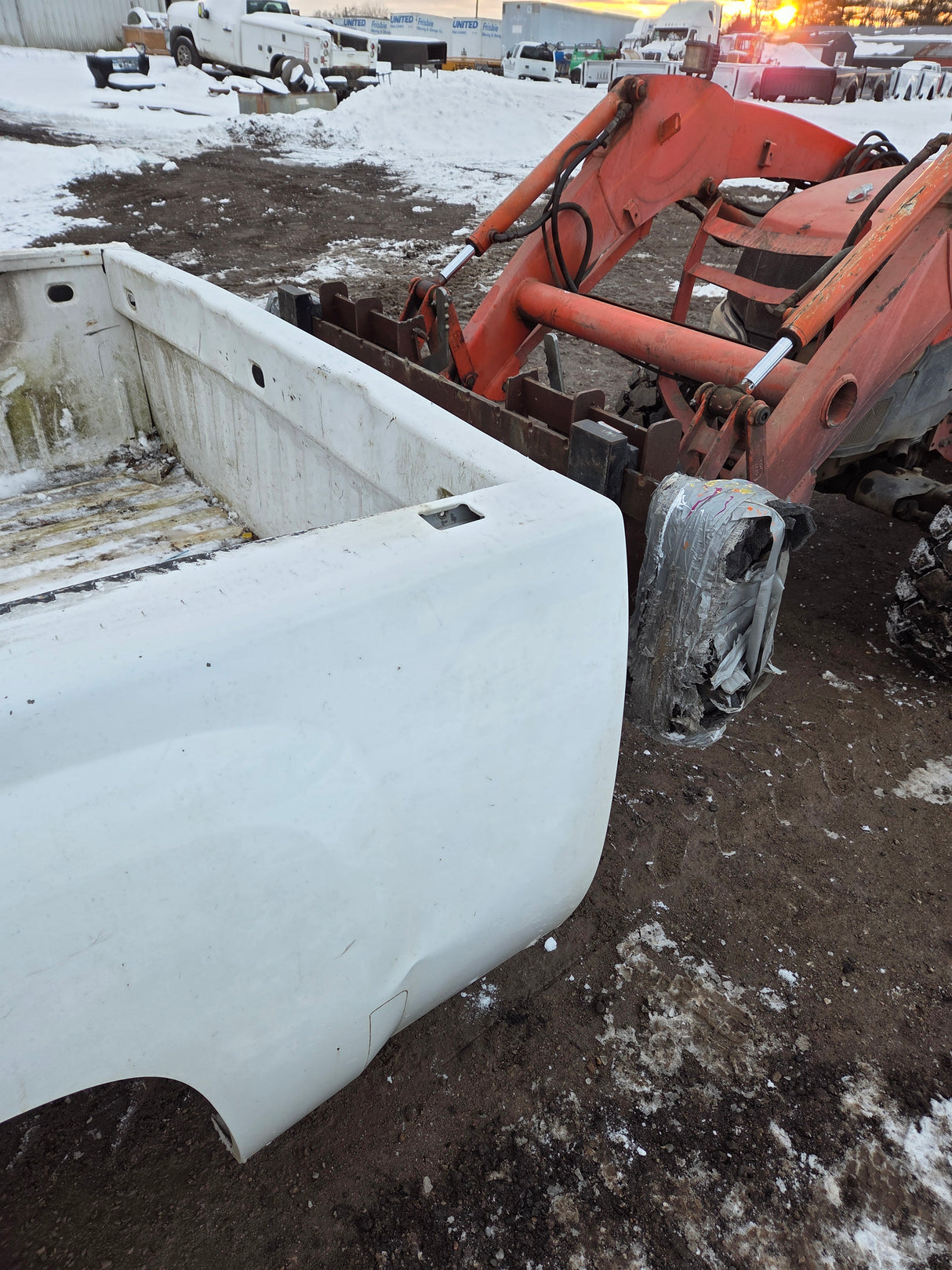 2007-2013 Chevrolet Silverado 1500 2500 3500 HD 6' 6" Short Truck Bed - Summit White