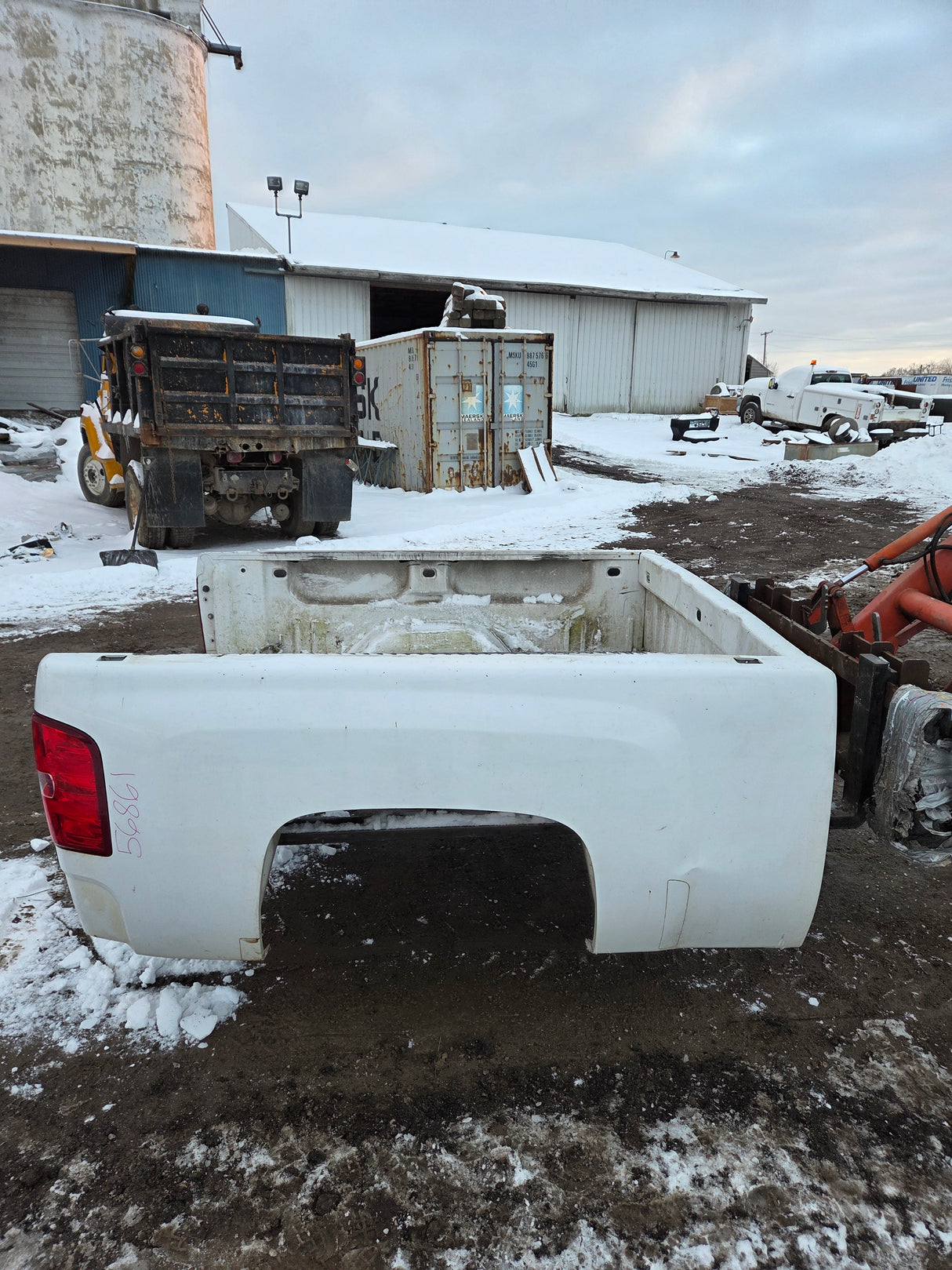 2007-2013 Chevrolet Silverado 1500 2500 3500 HD 6' 6" Short Truck Bed - Summit White