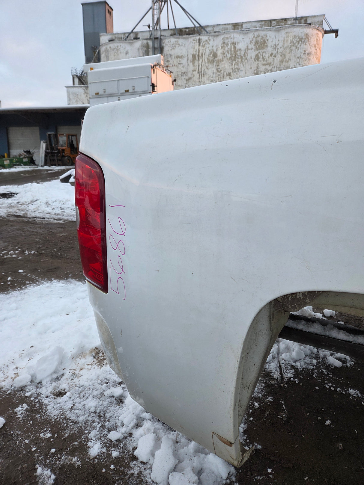 2007-2013 Chevrolet Silverado 1500 2500 3500 HD 6' 6" Short Truck Bed - Summit White