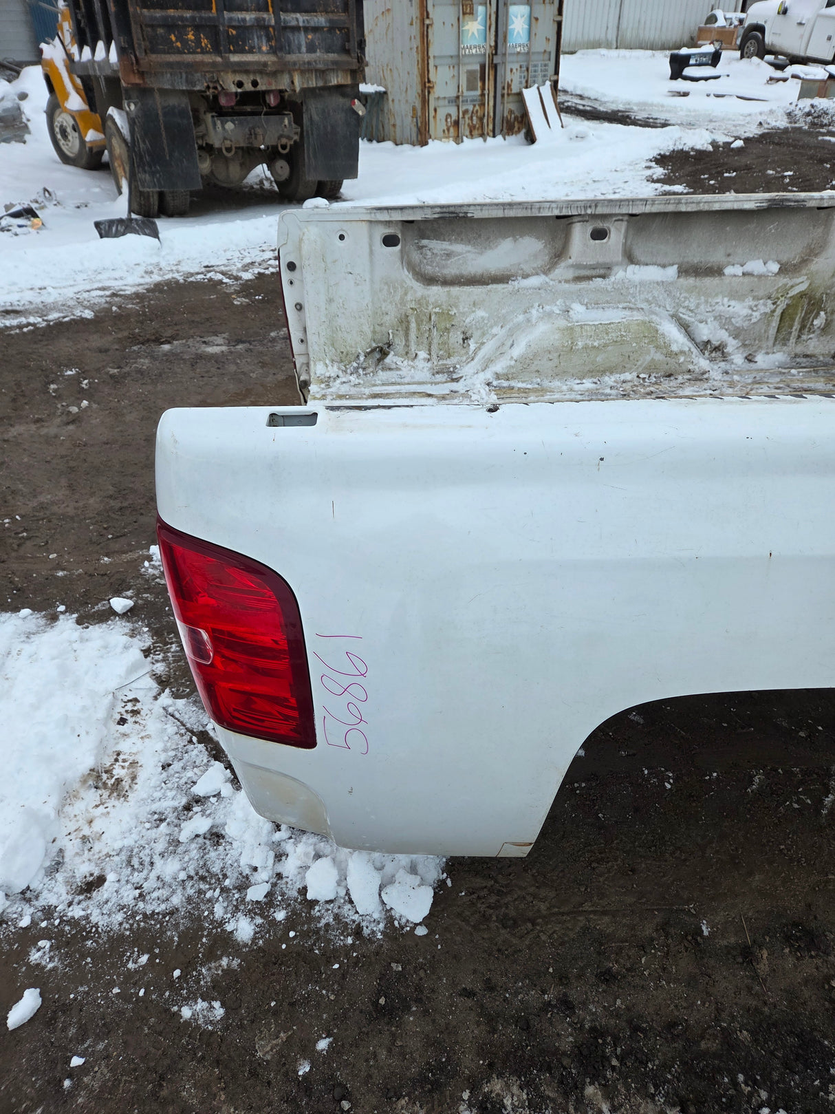2007-2013 Chevrolet Silverado 1500 2500 3500 HD 6' 6" Short Truck Bed - Summit White