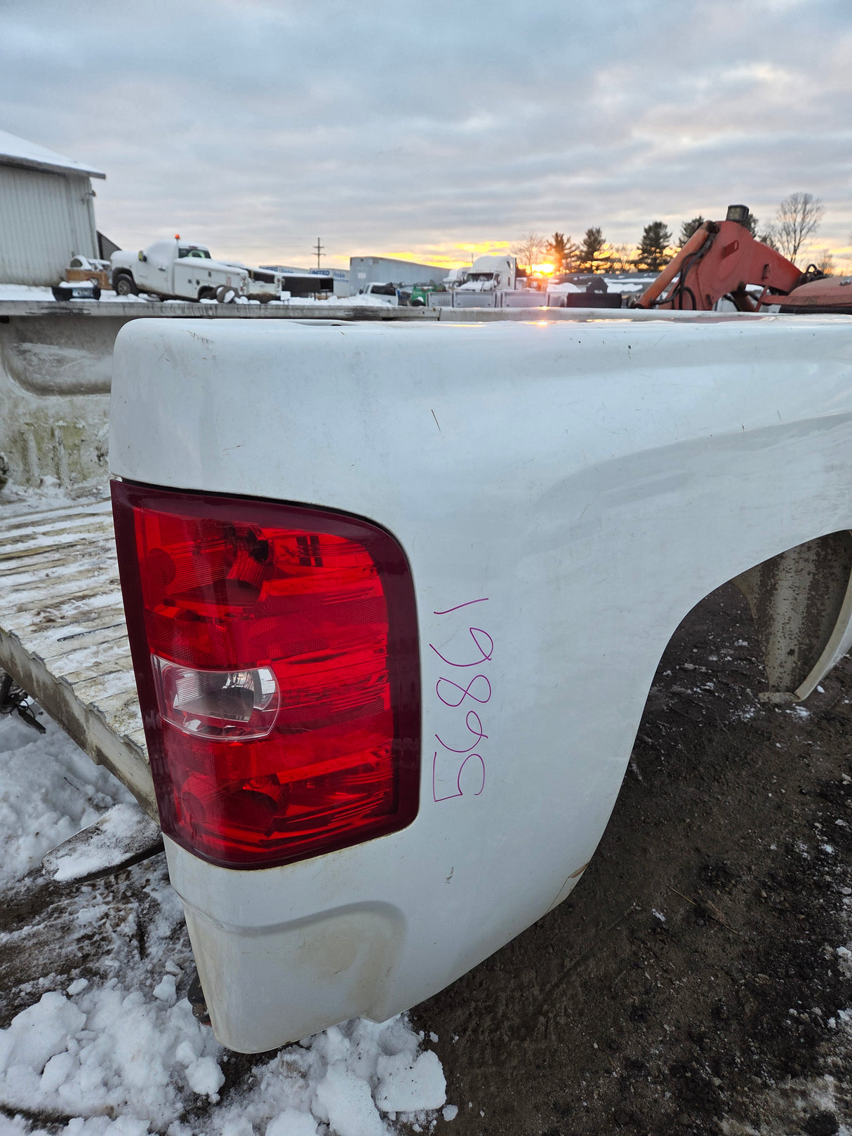 2007-2013 Chevrolet Silverado 1500 2500 3500 HD 6' 6" Short Truck Bed - Summit White
