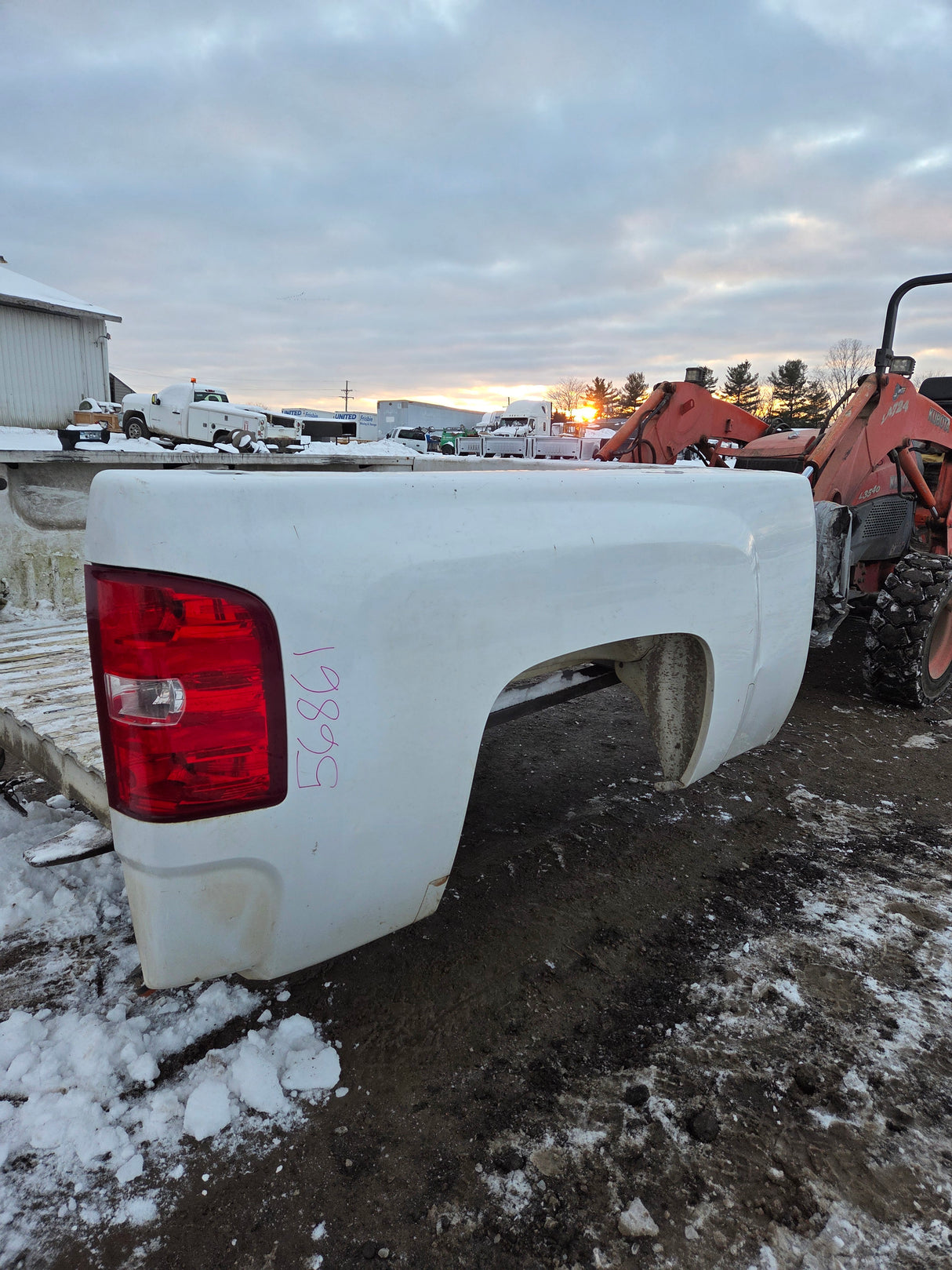 2007-2013 Chevrolet Silverado 1500 2500 3500 HD 6' 6" Short Truck Bed - Summit White